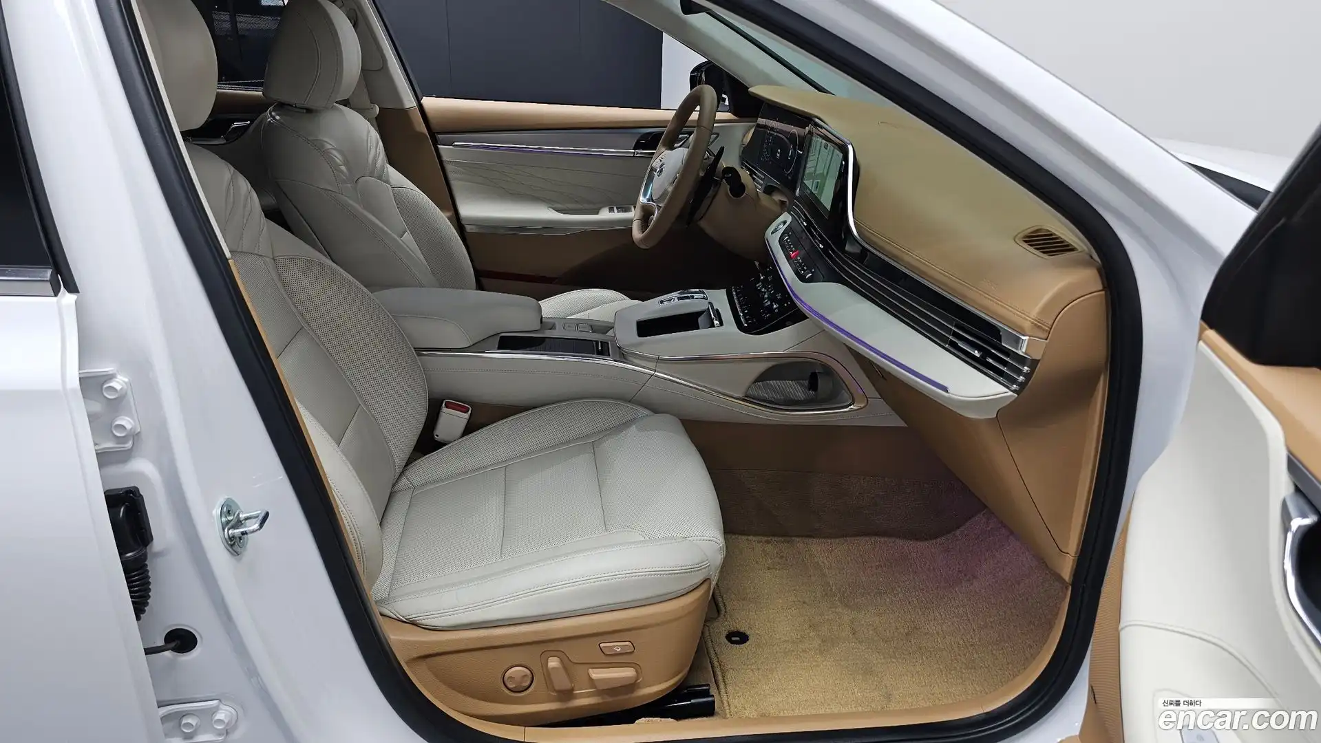 Grandeur Hyundai 2022.2-INNER-036