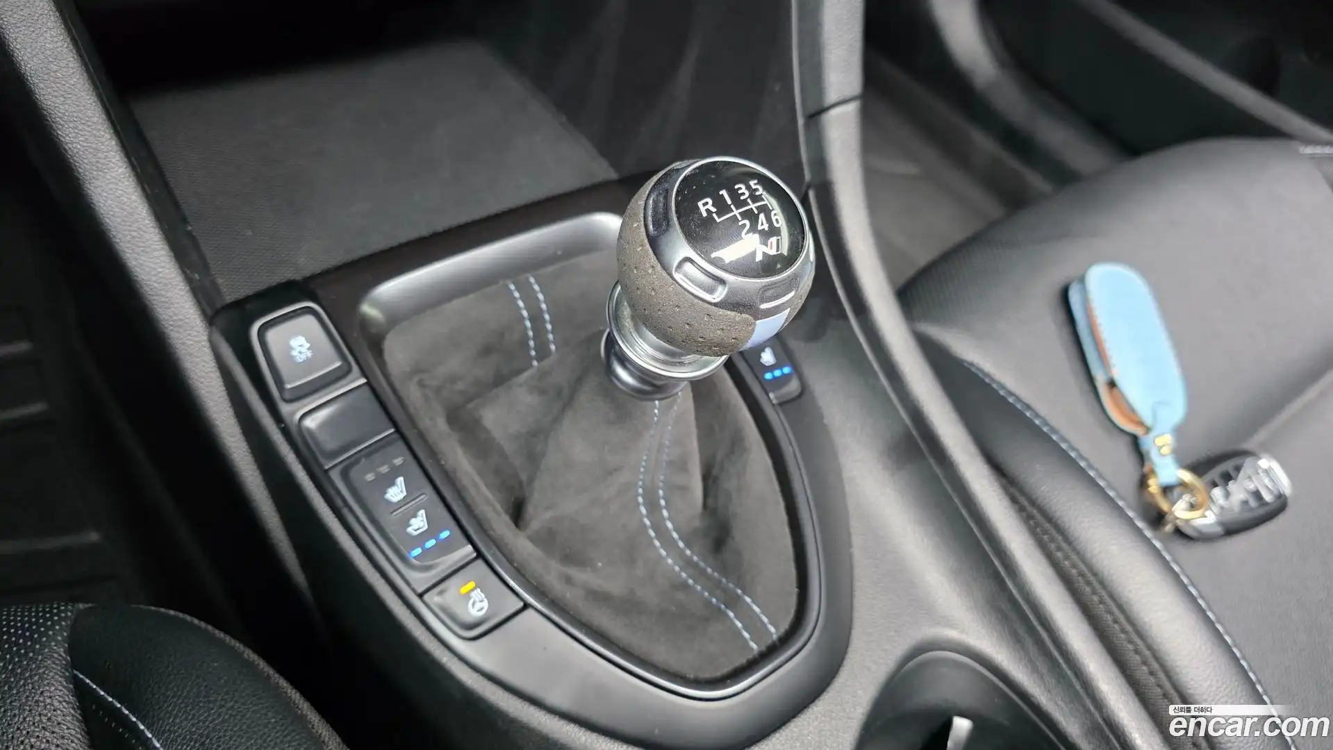 Veloster Hyundai 2021.4-INNER-009