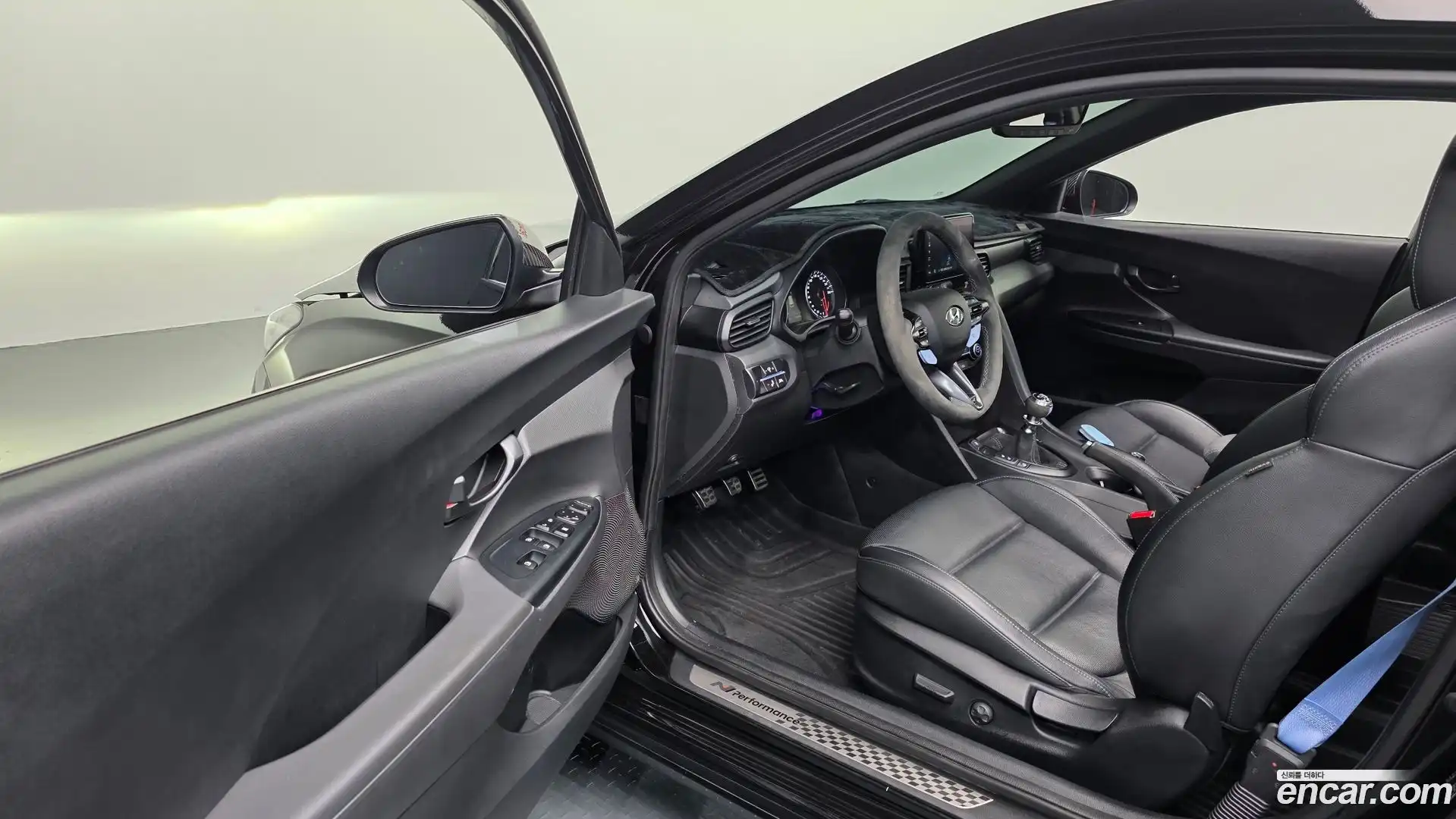 Veloster Hyundai 2021.4-INNER-010