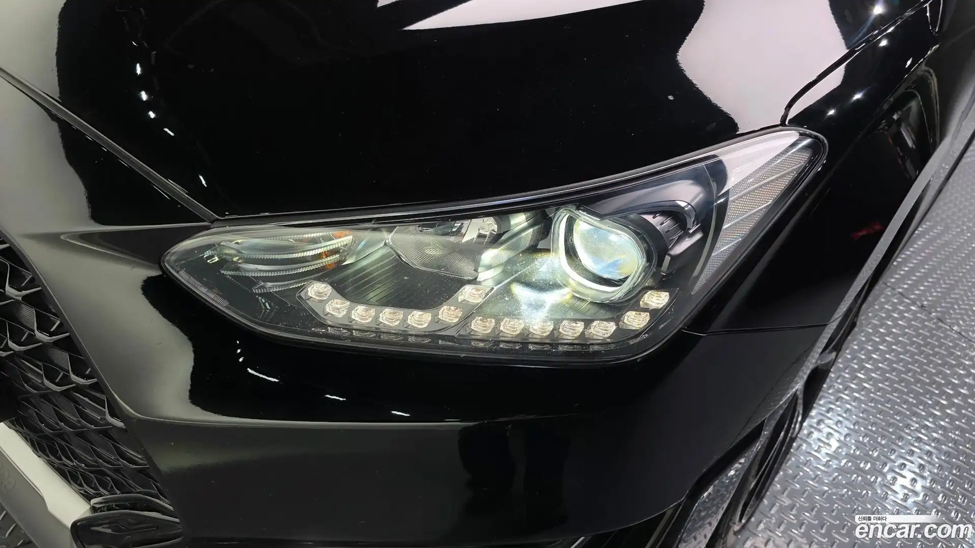 Veloster Hyundai 2021.4-OUTER-032