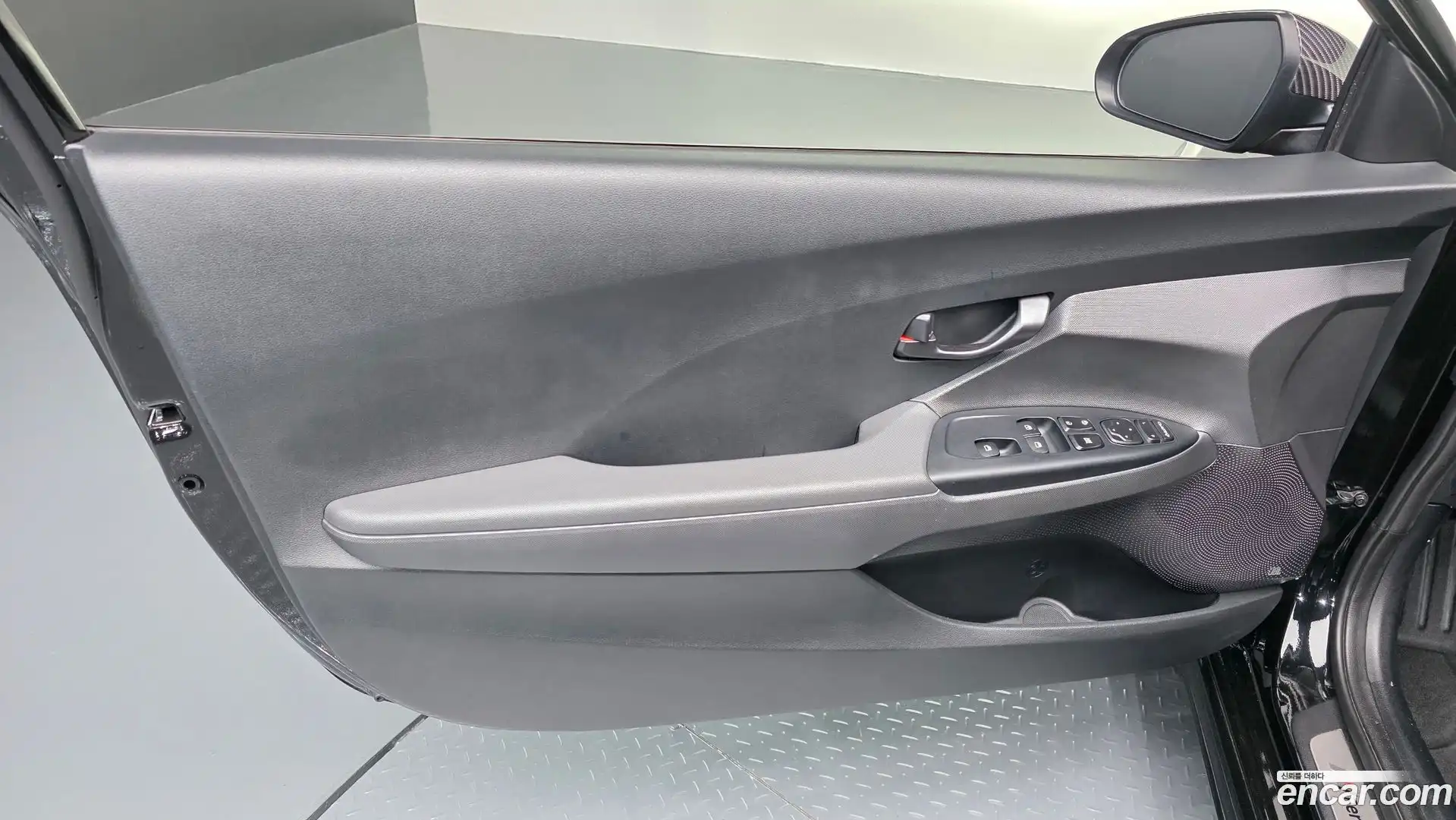 Veloster Hyundai 2021.4-INNER-034