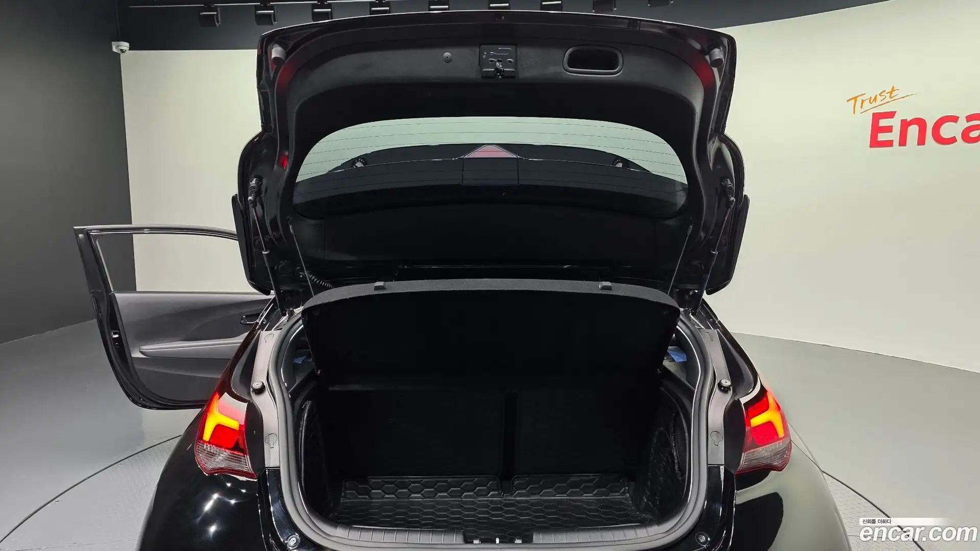 Veloster Hyundai 2021.4-OPTION-047