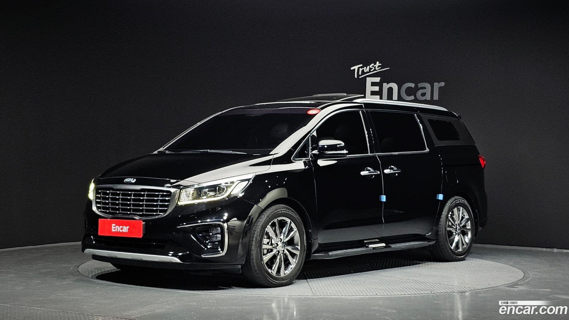 Main__Slider__Photo:Canival Kia 2019.8-0