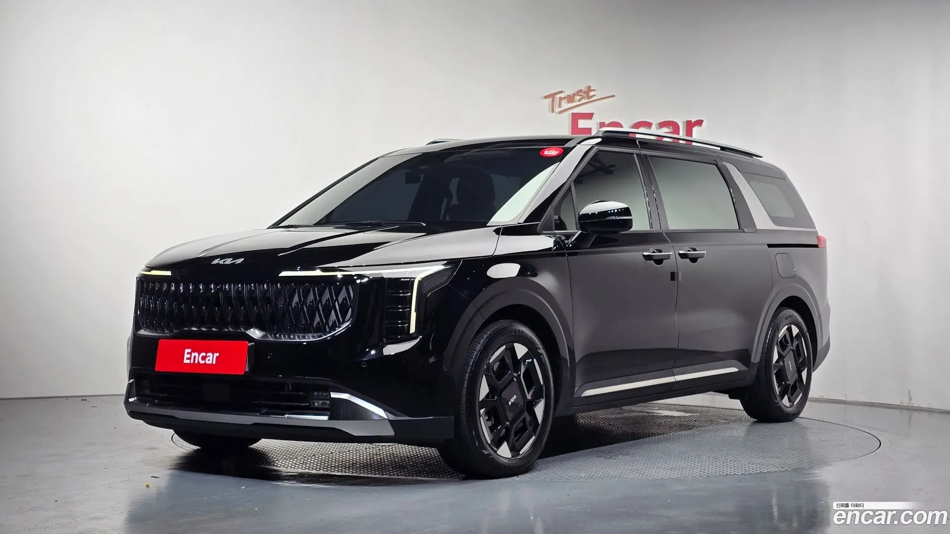 Main__Slider__Photo:Canival Kia 2024.9-0