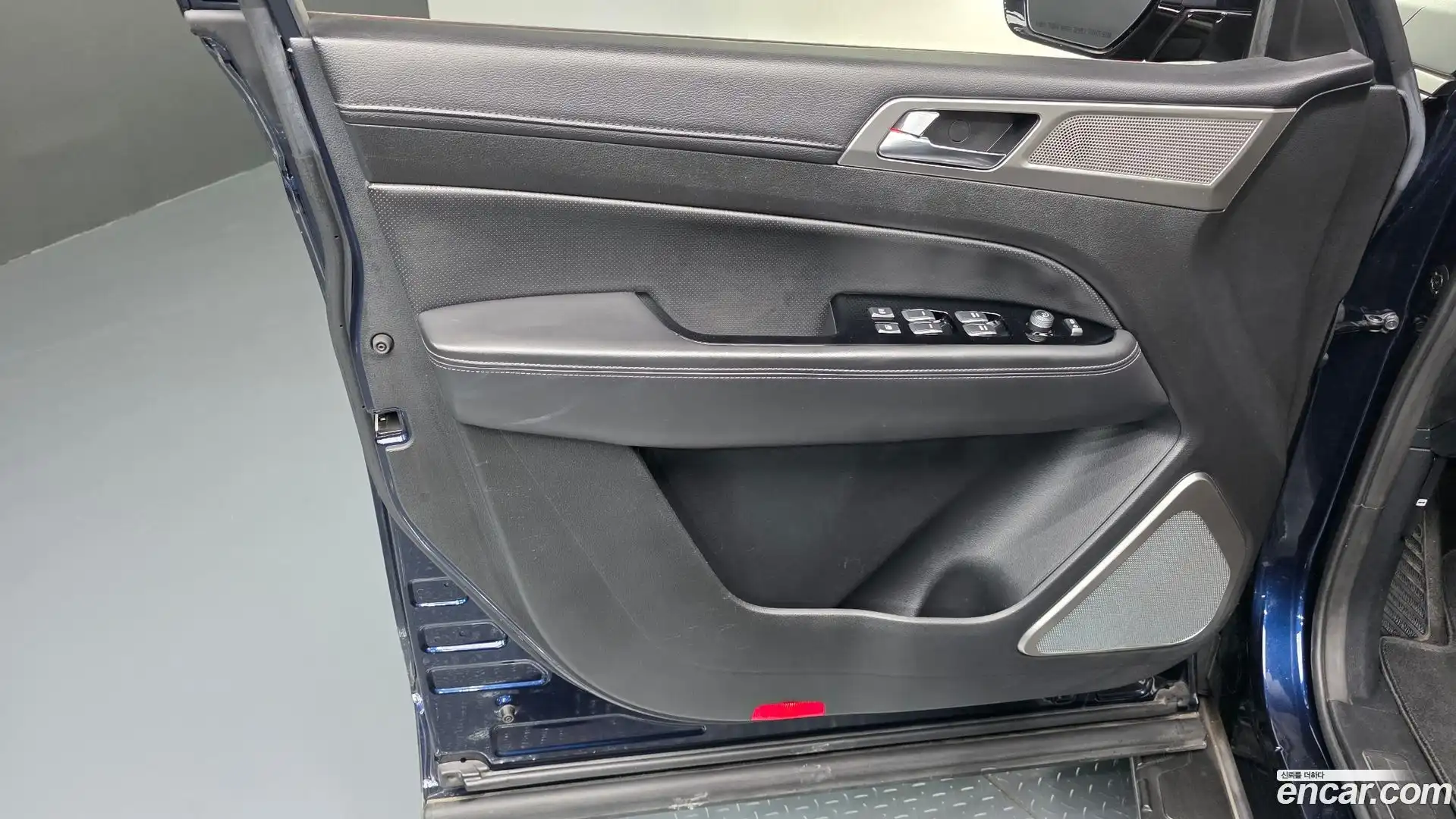 Rexton KG Mobility 2018.10-INNER-034