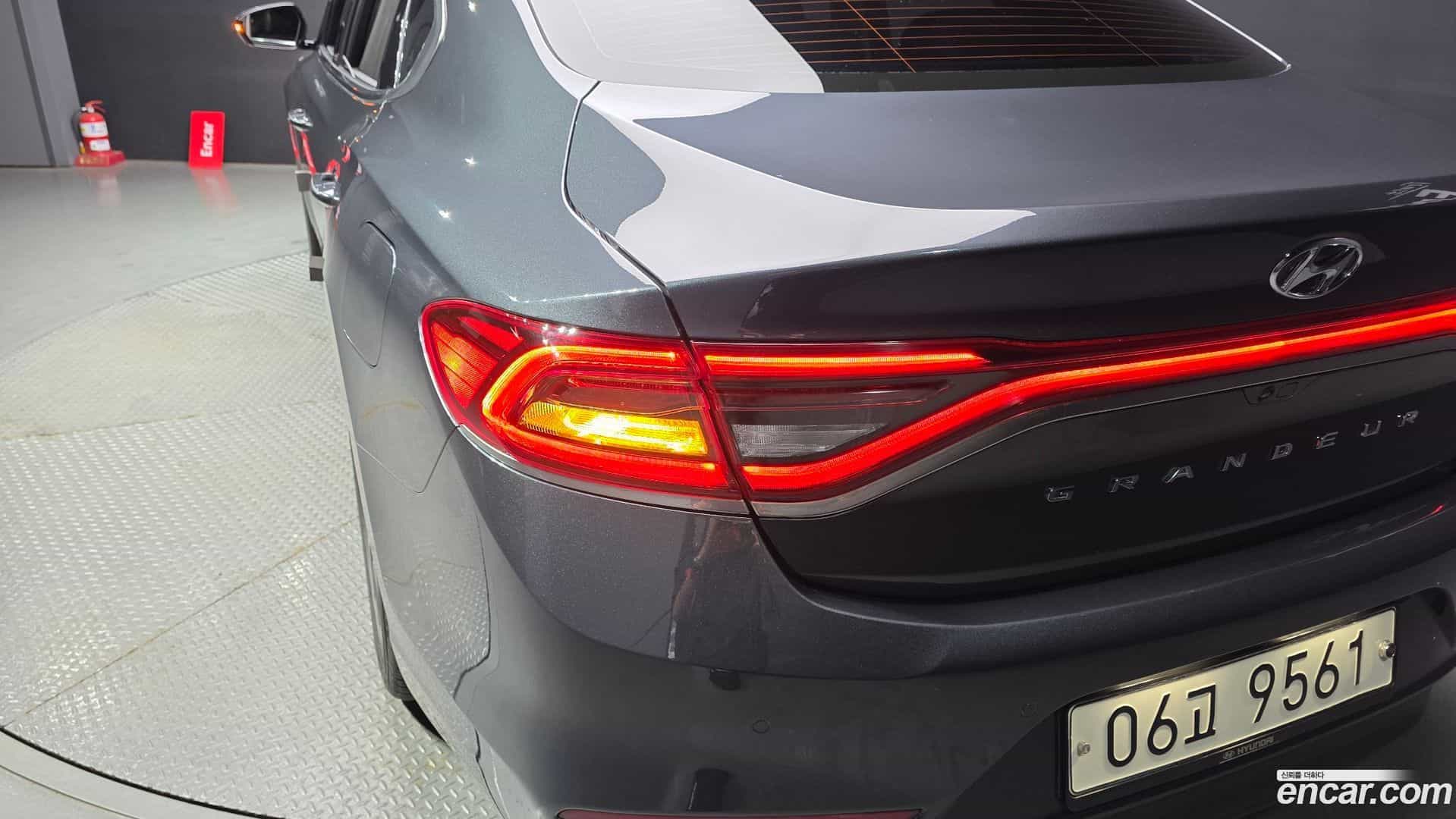Grandeur Hyundai 2018.5-OUTER-033