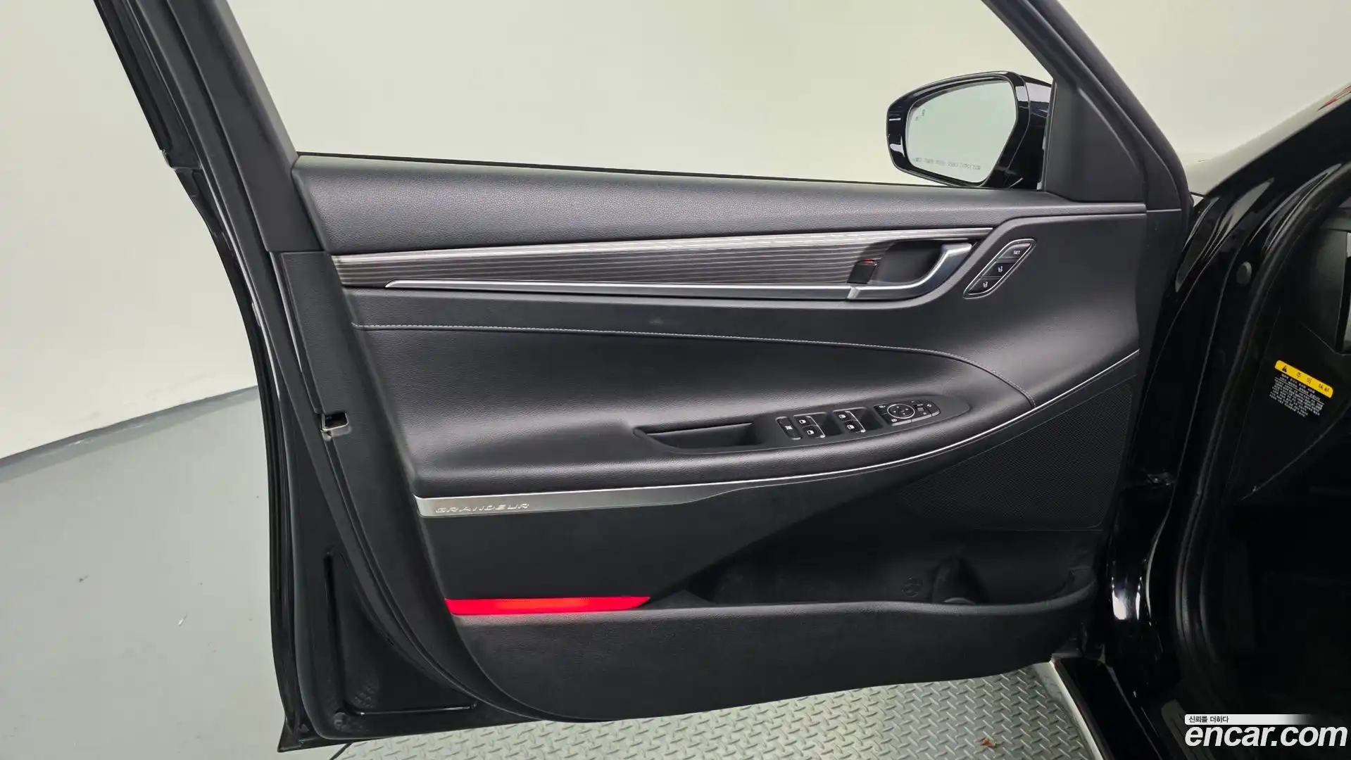 Grandeur Hyundai 2017.2-INNER-034