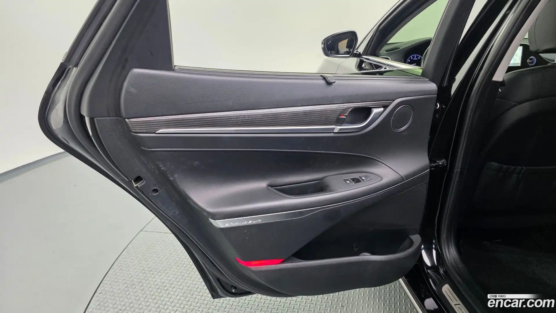 Grandeur Hyundai 2017.2-INNER-035