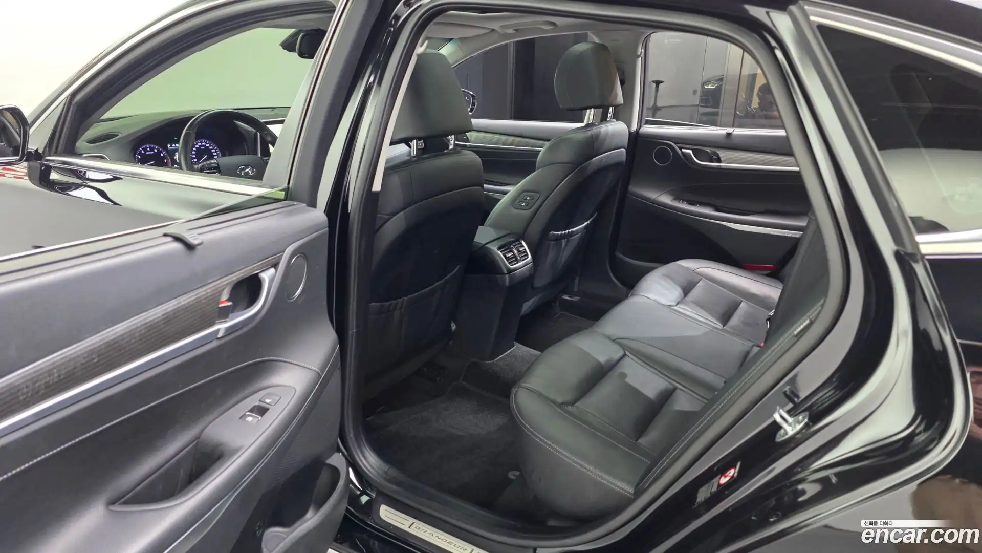 Grandeur Hyundai 2017.2-INNER-036