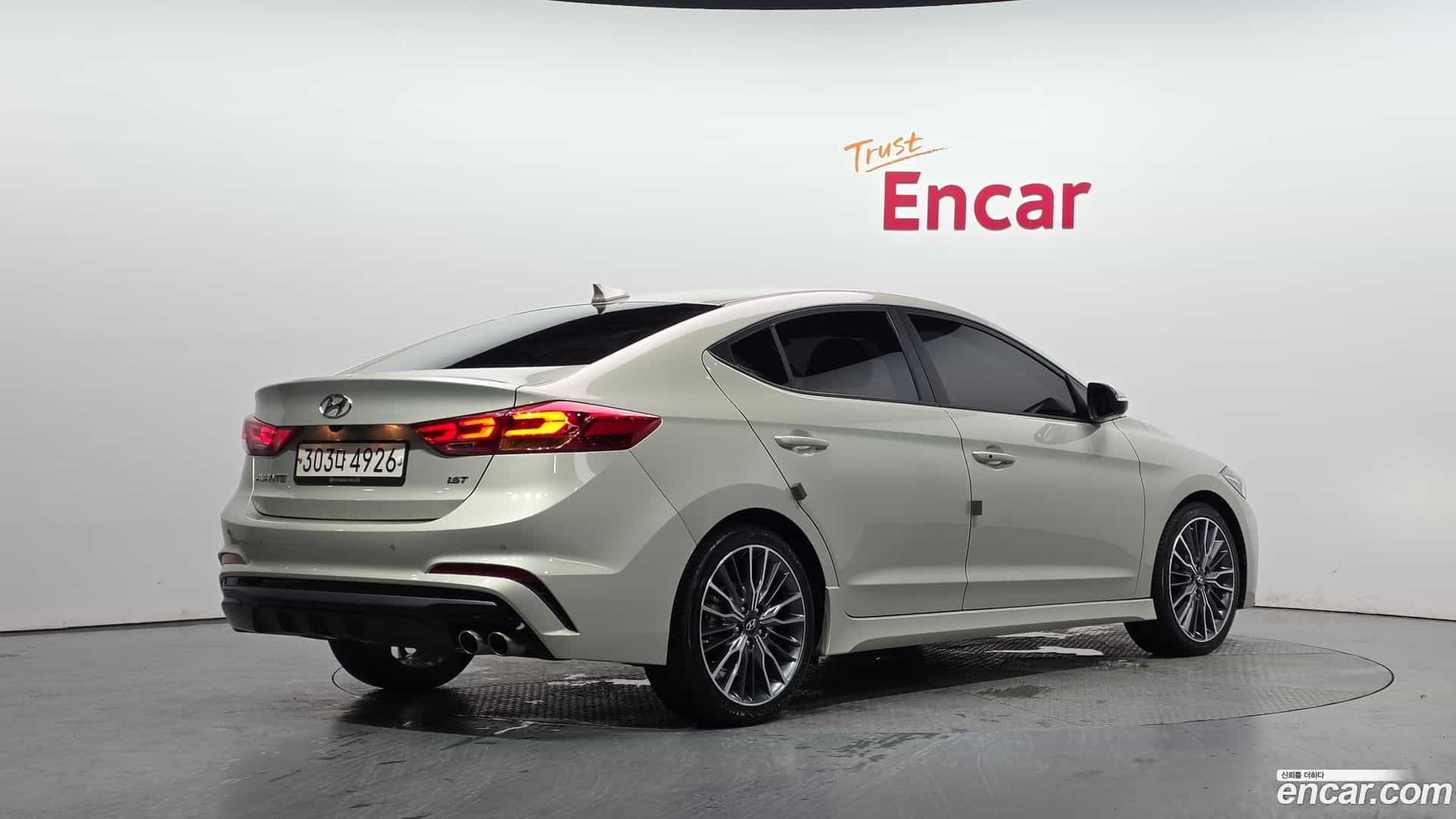 AVANTE Hyundai 2017.9-OUTER-002