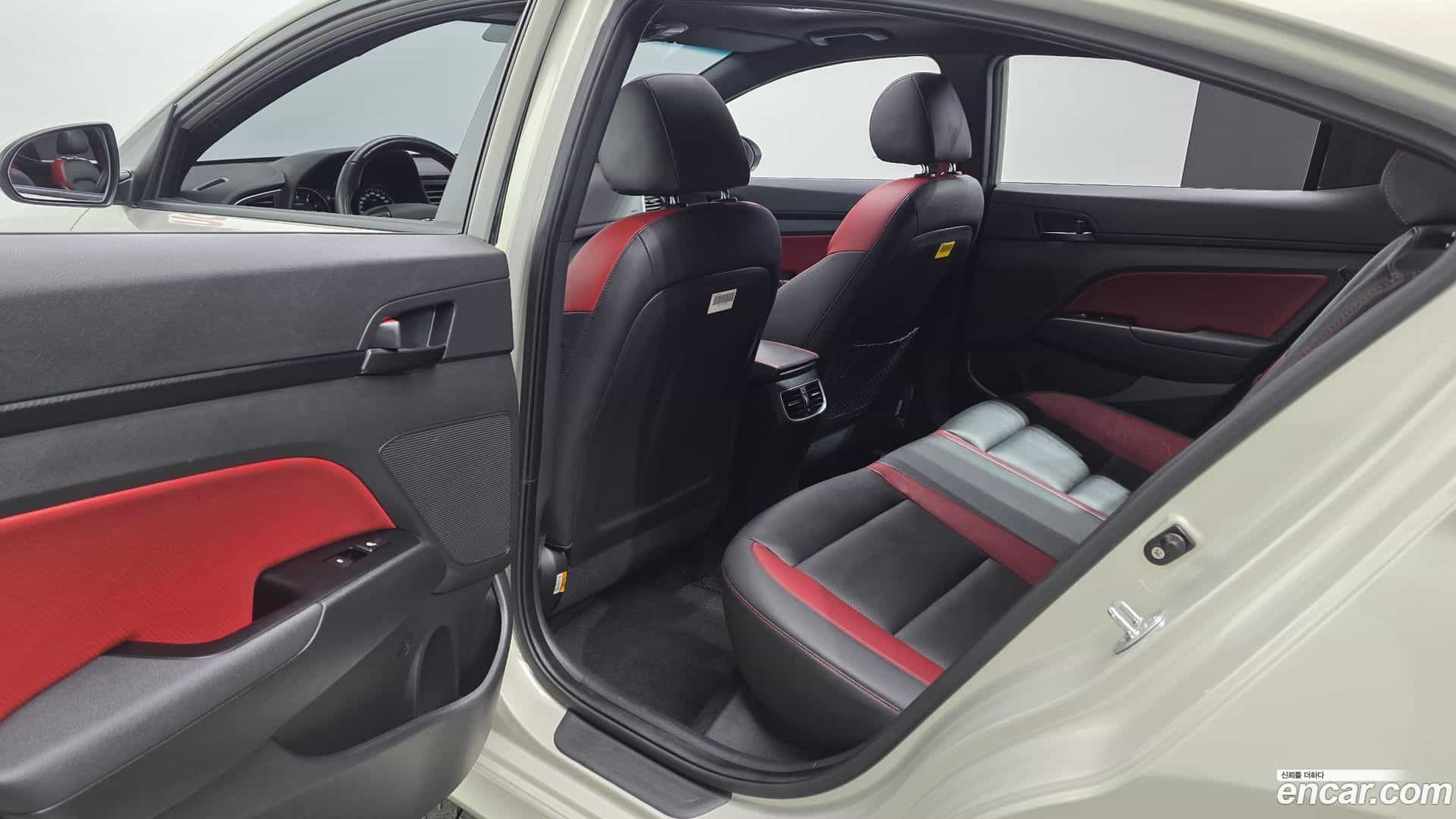 AVANTE Hyundai 2017.9-OPTION-016