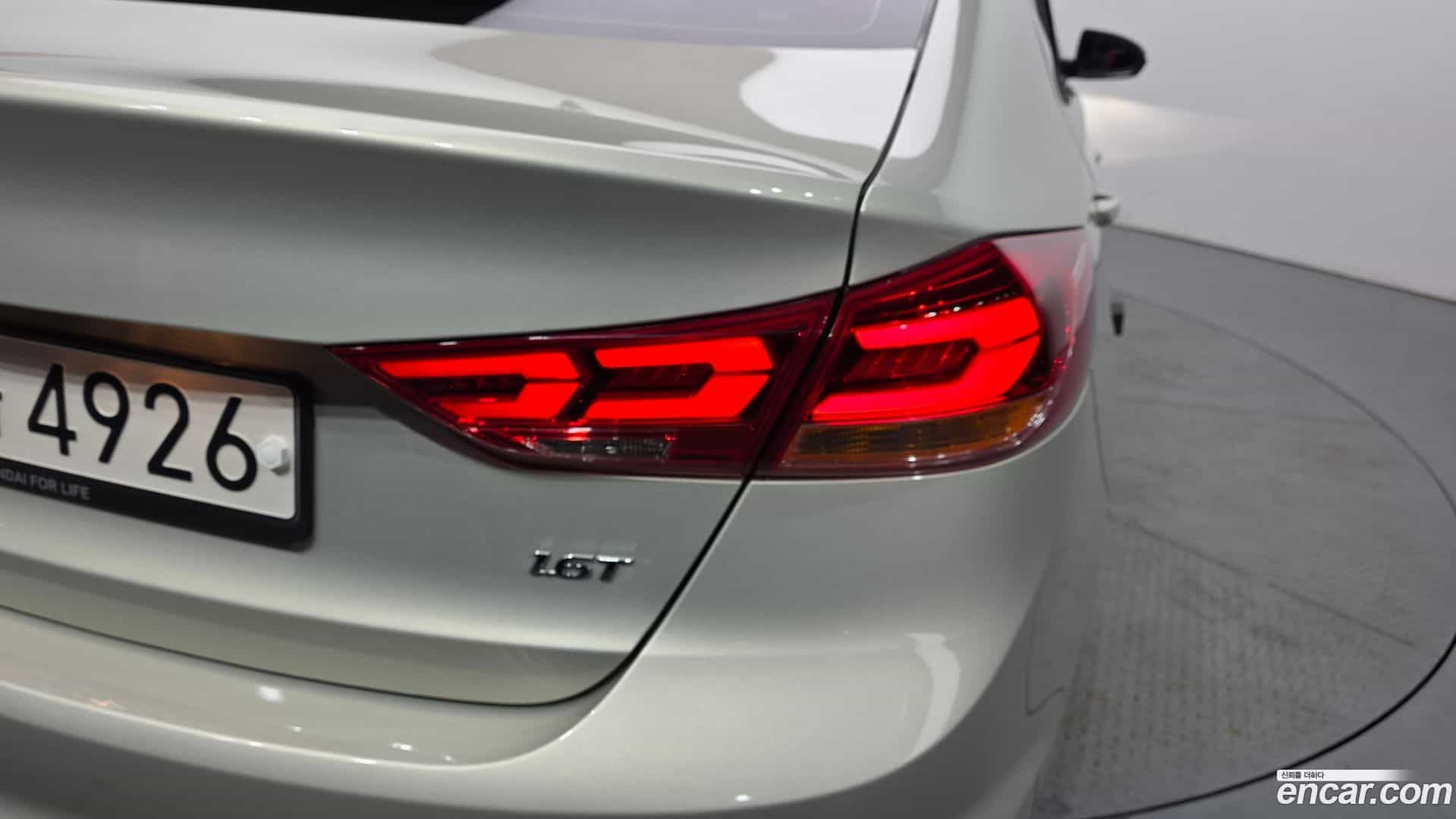 AVANTE Hyundai 2017.9-OUTER-033