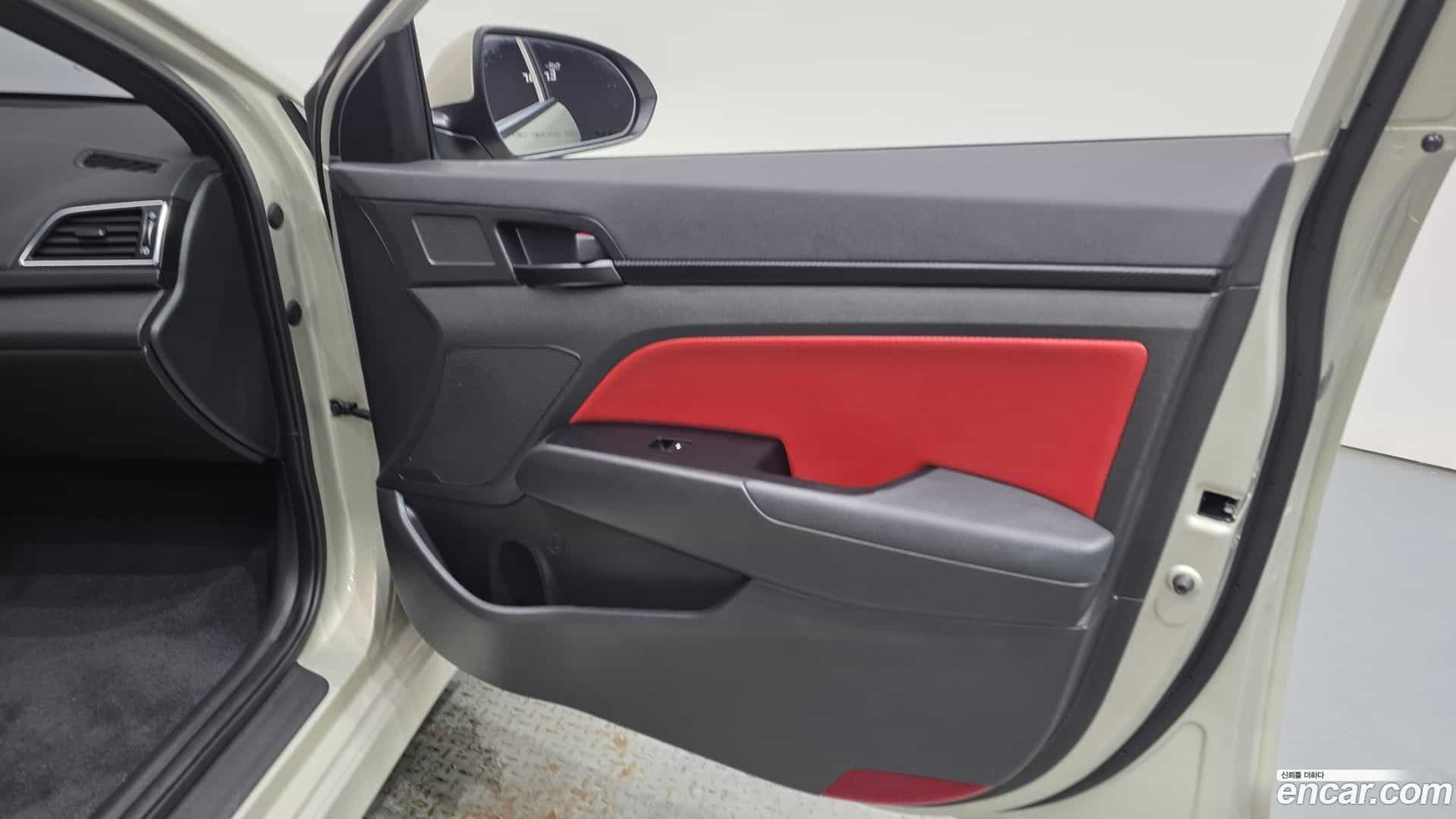 AVANTE Hyundai 2017.9-INNER-034