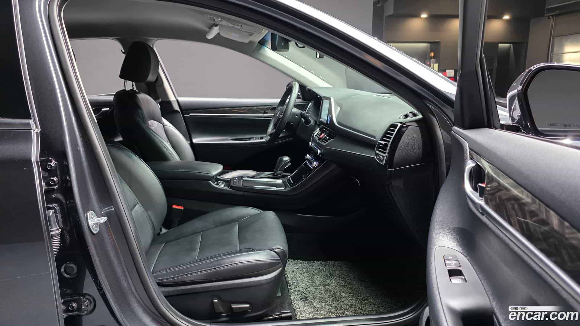 Grandeur Hyundai 2019.10-INNER-036