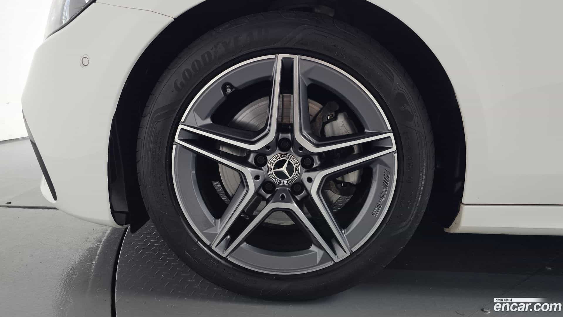 E-Class Mercedes-Benz 2023.8-OUTER-005