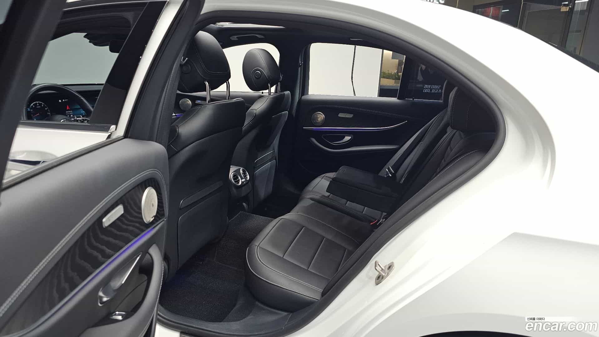 E-Class Mercedes-Benz 2023.8-OPTION-015