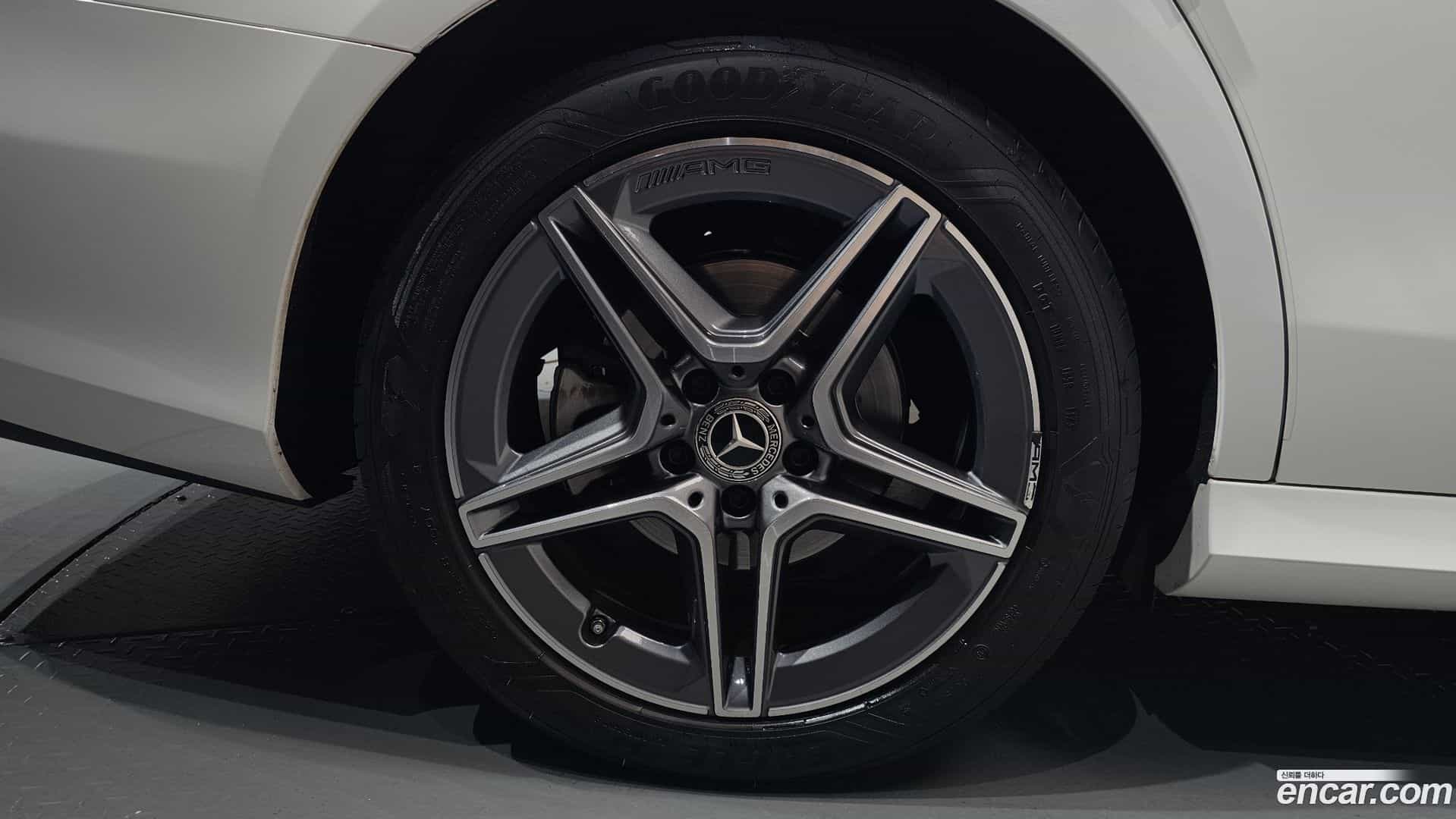 E-Class Mercedes-Benz 2023.8-OUTER-031