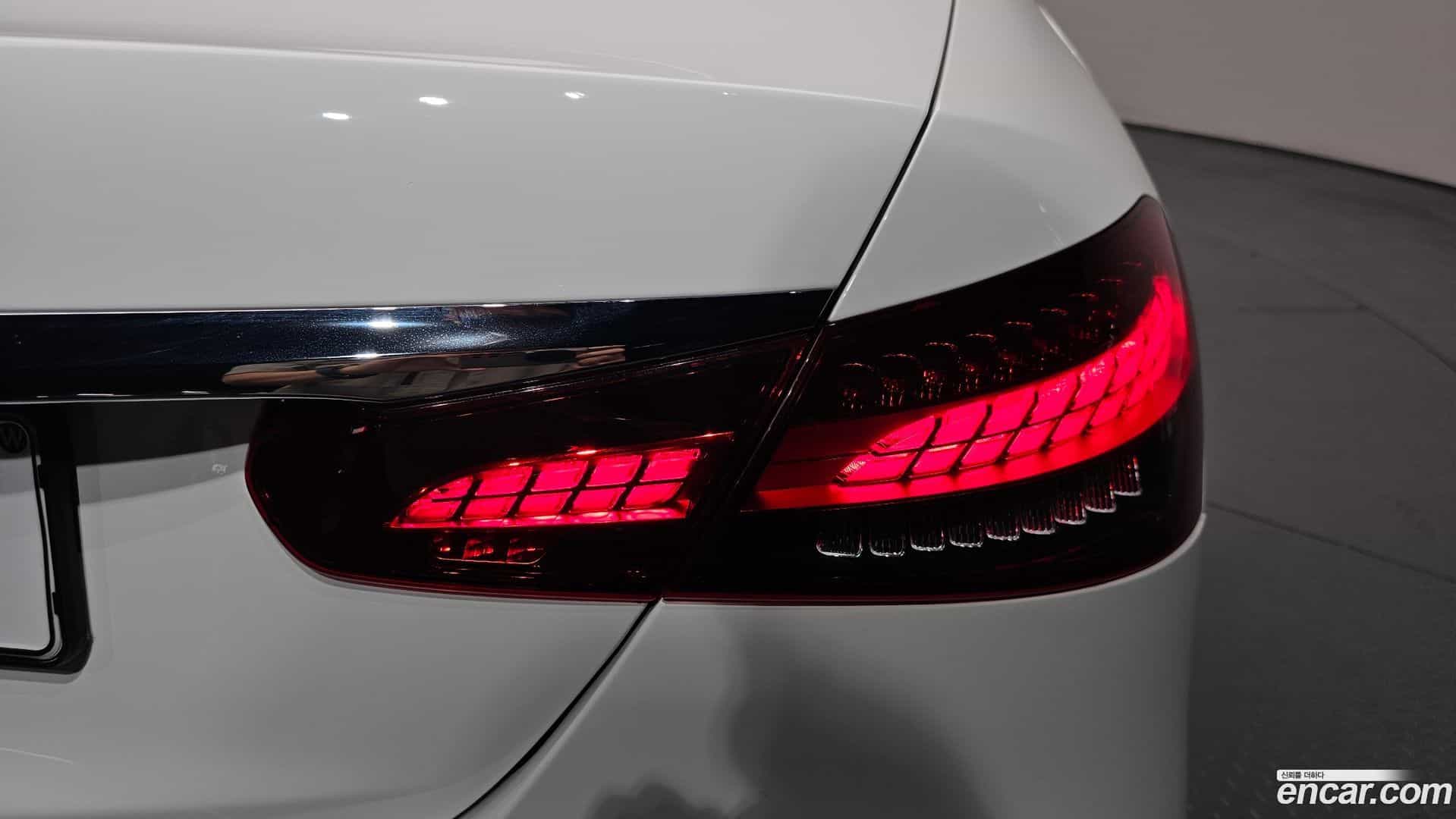 E-Class Mercedes-Benz 2023.8-OUTER-033