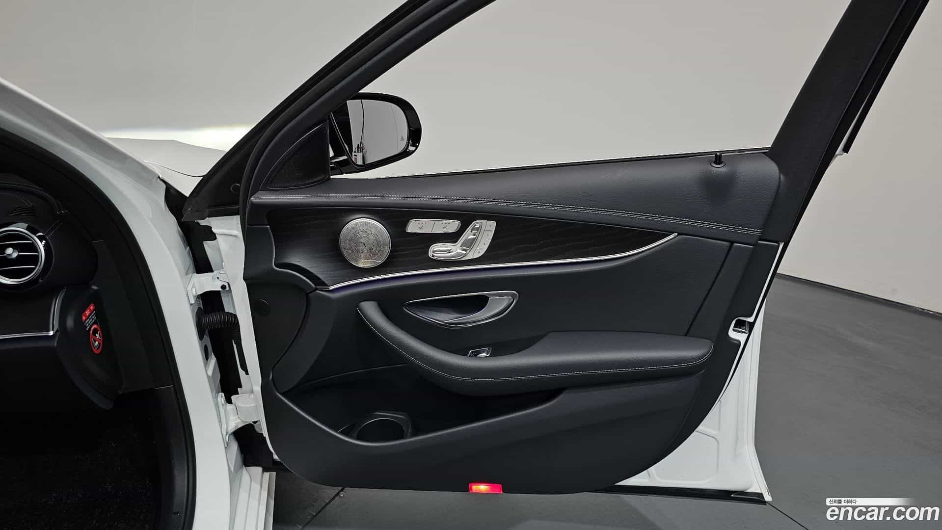 E-Class Mercedes-Benz 2023.8-INNER-034