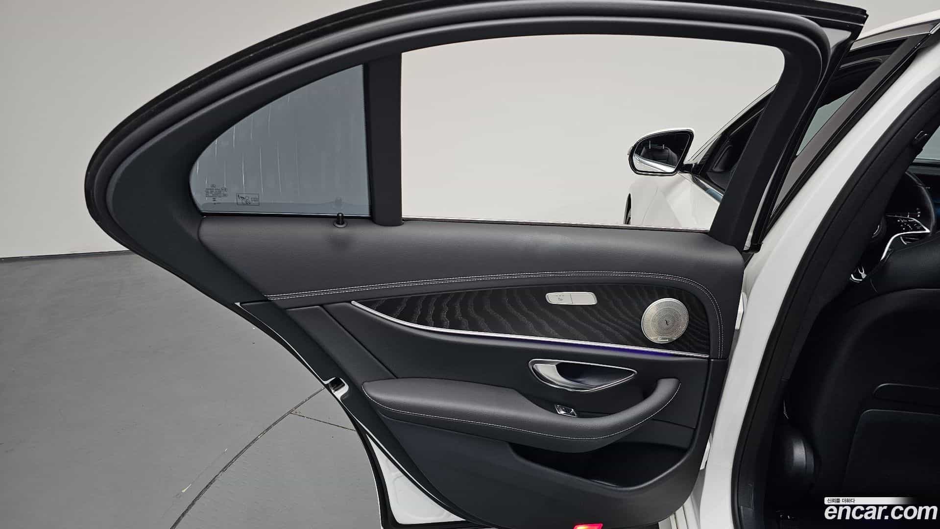 E-Class Mercedes-Benz 2023.8-INNER-035