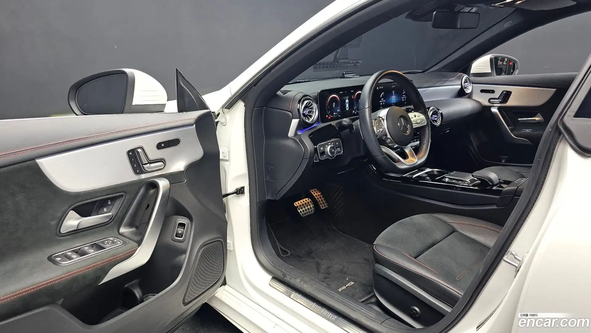 CLA-Class Mercedes-Benz 2020.4-INNER-010