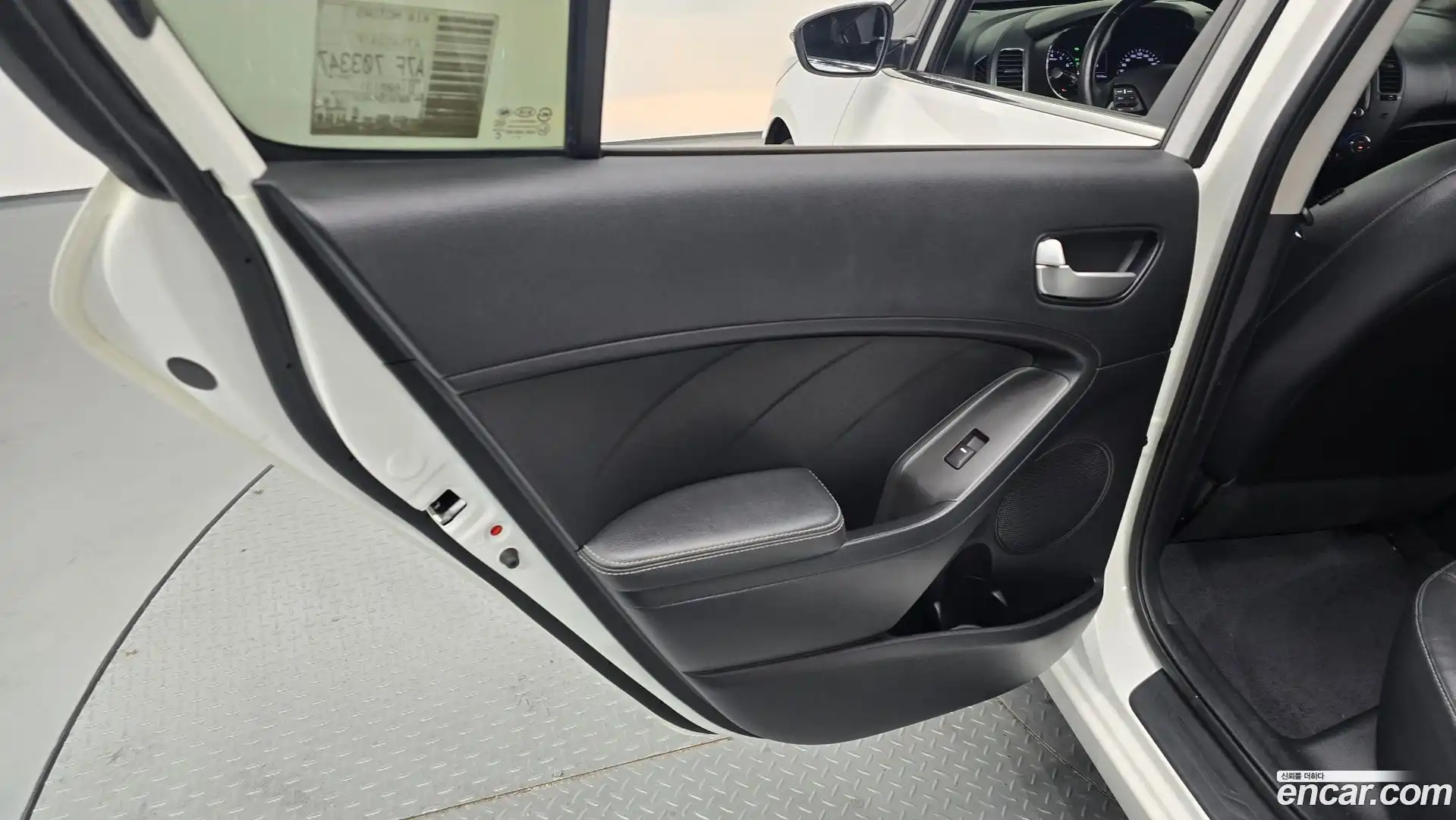 K3 Kia 2017.0-INNER-035
