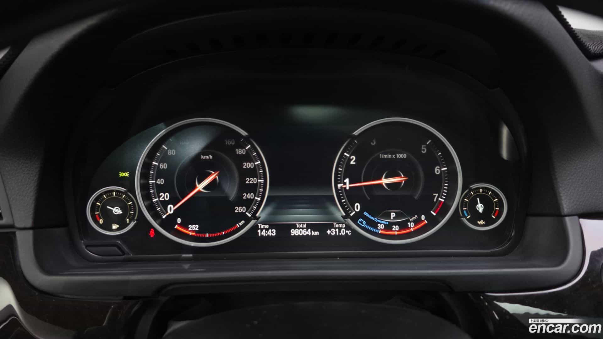 5-Series BMW 2013.7-INNER-008