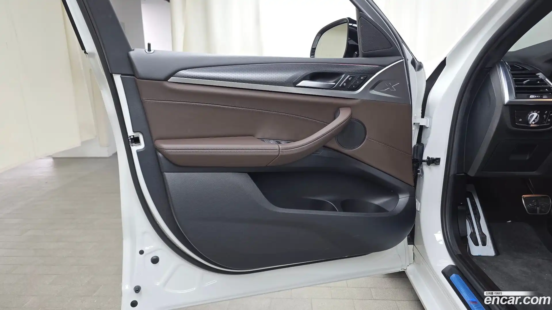 X4 BMW 2023.0-INNER-034