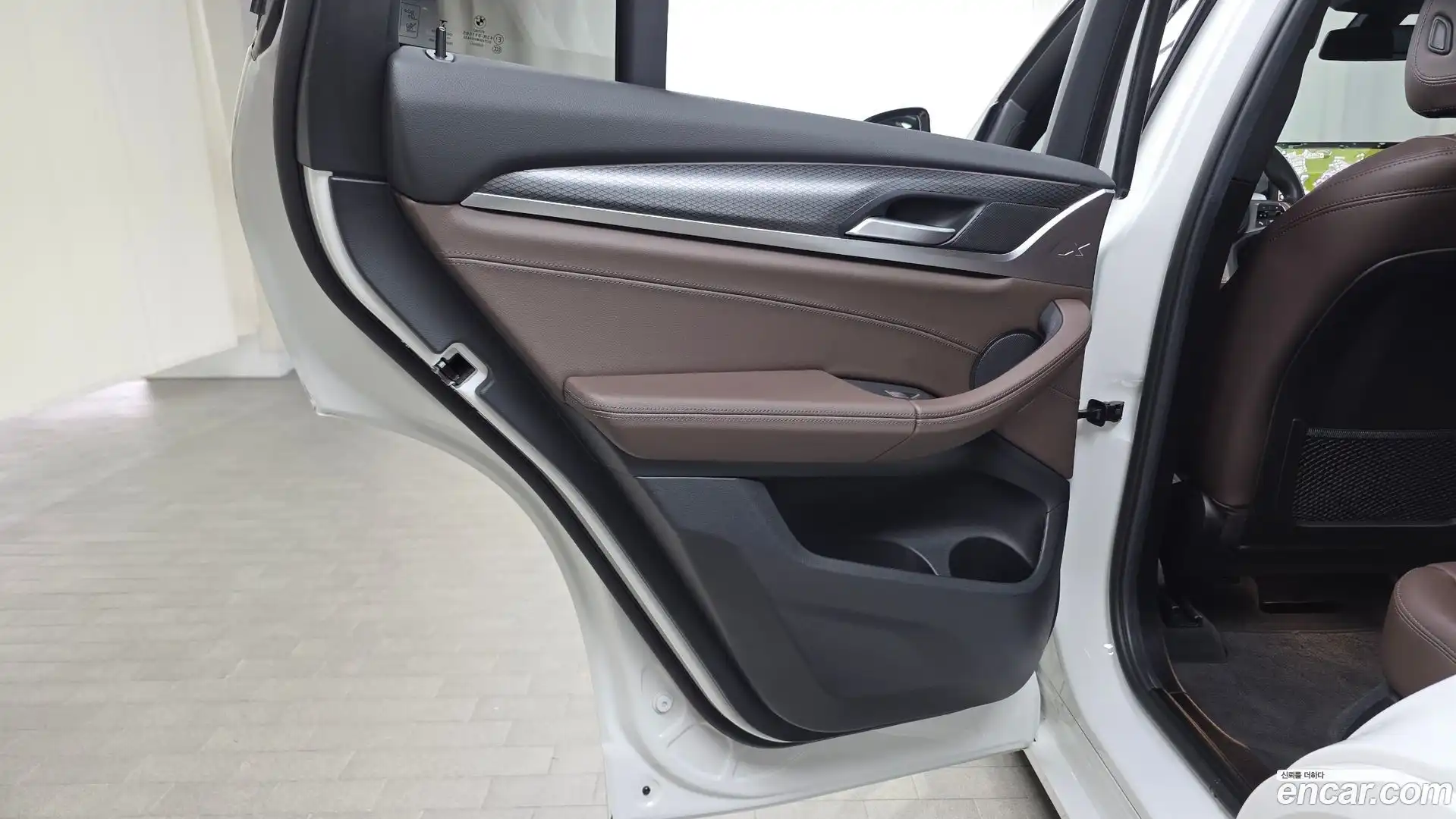 X4 BMW 2023.0-INNER-035