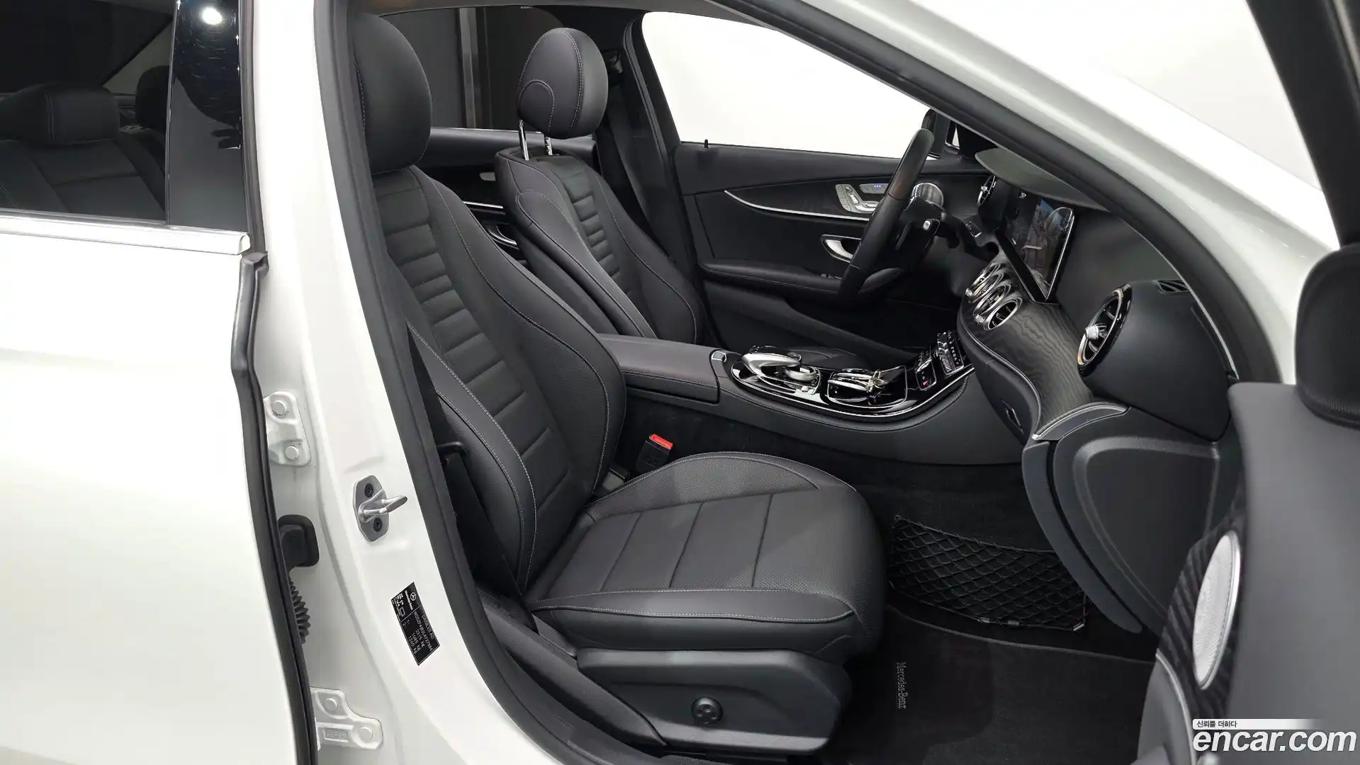 E-Class Mercedes-Benz 2020.0-OPTION-015