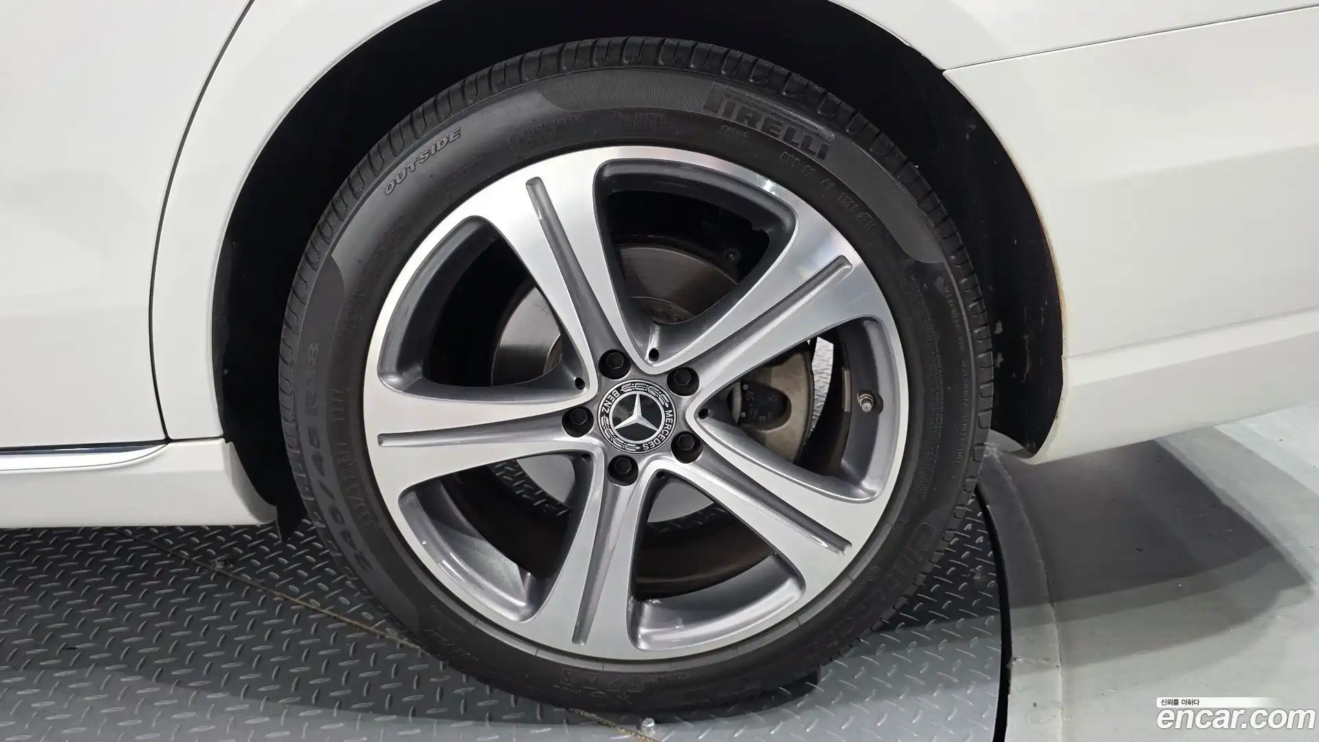 E-Class Mercedes-Benz 2020.0-OUTER-031