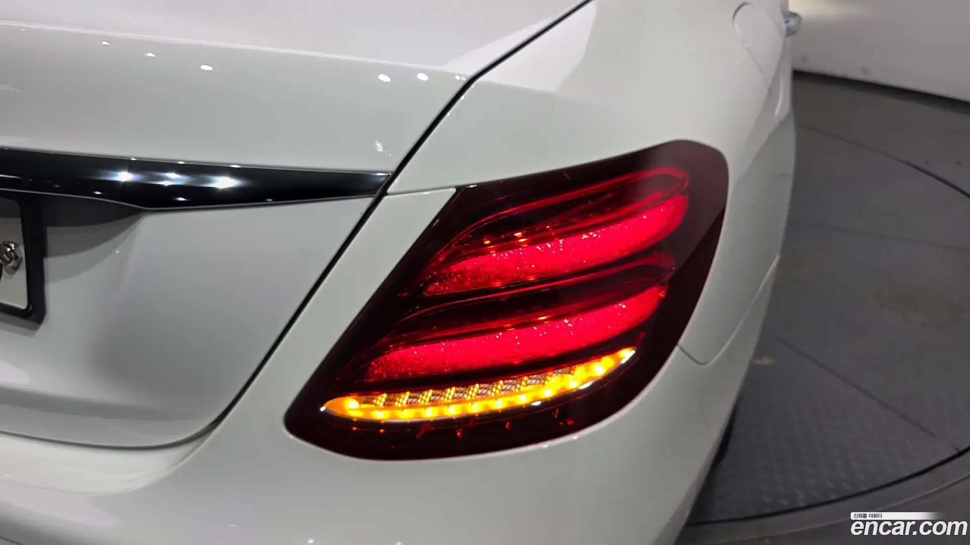 E-Class Mercedes-Benz 2020.0-OUTER-033