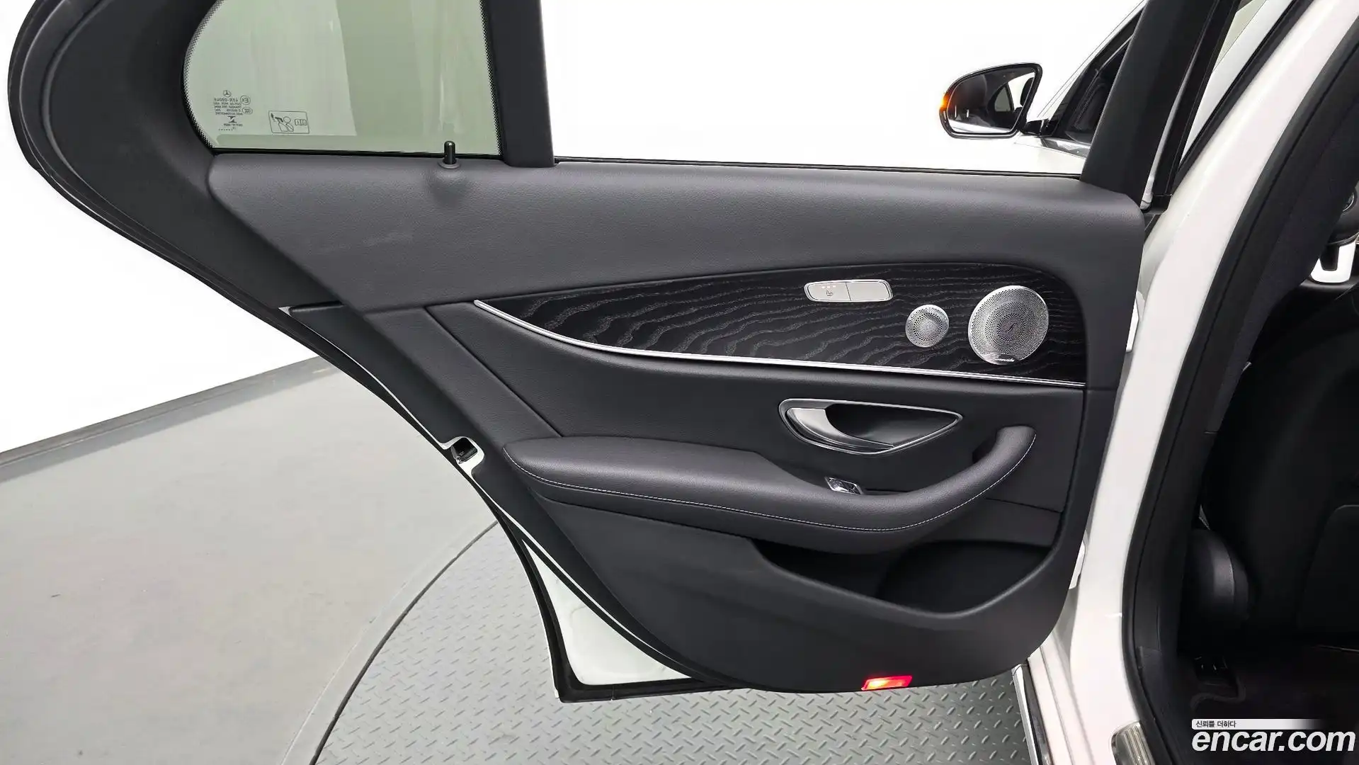 E-Class Mercedes-Benz 2020.0-INNER-035