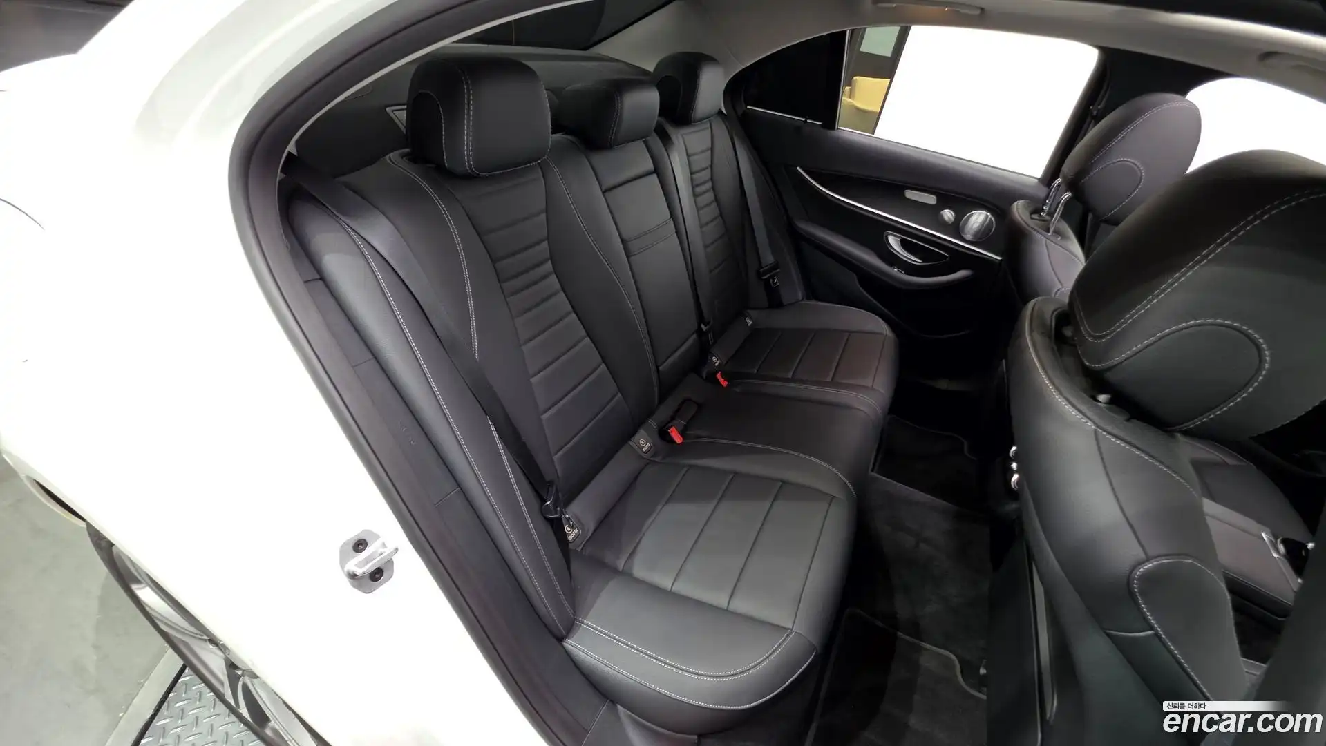 E-Class Mercedes-Benz 2020.0-INNER-036