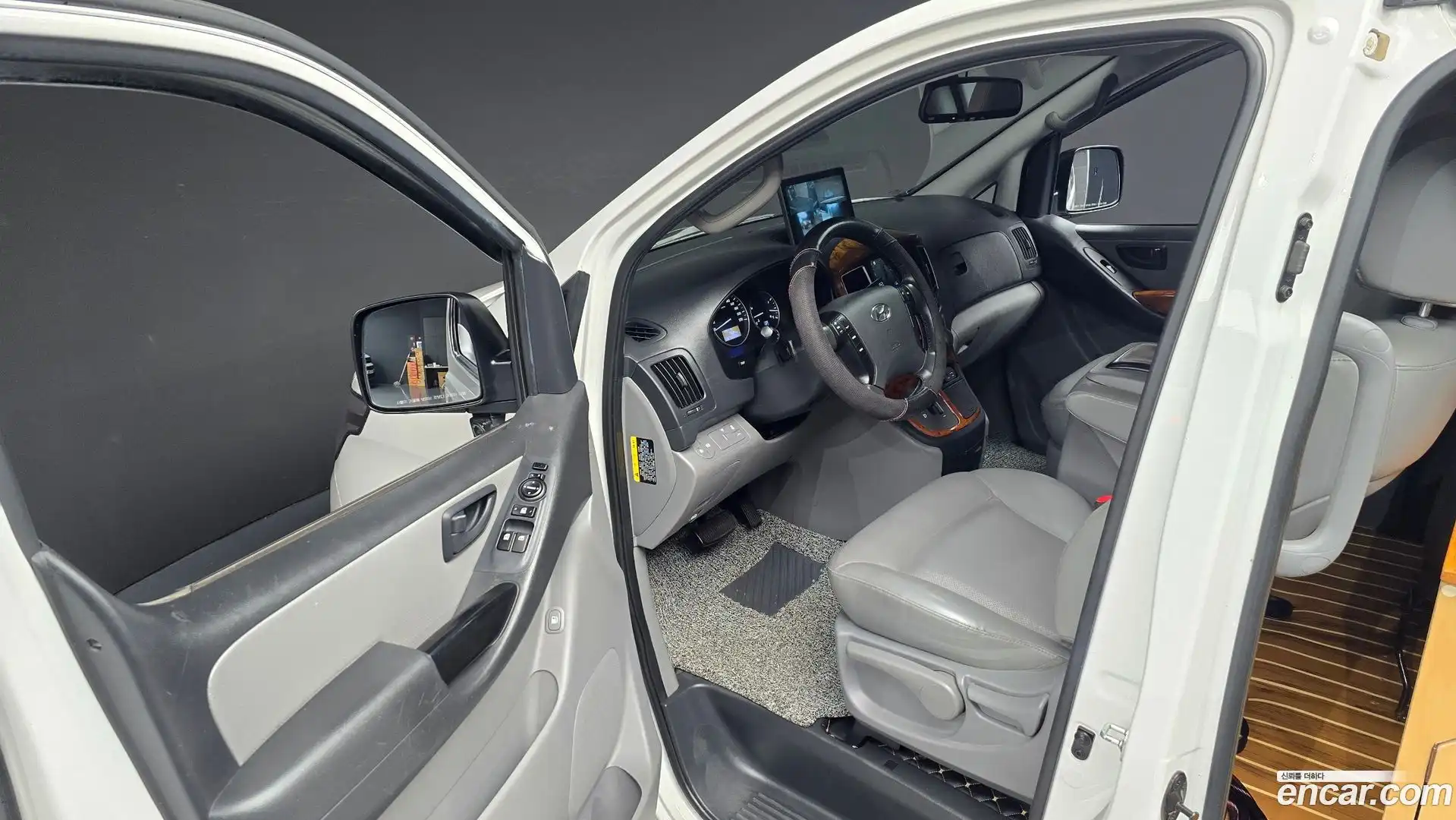 Starex Hyundai 2018.8-OPTION-015