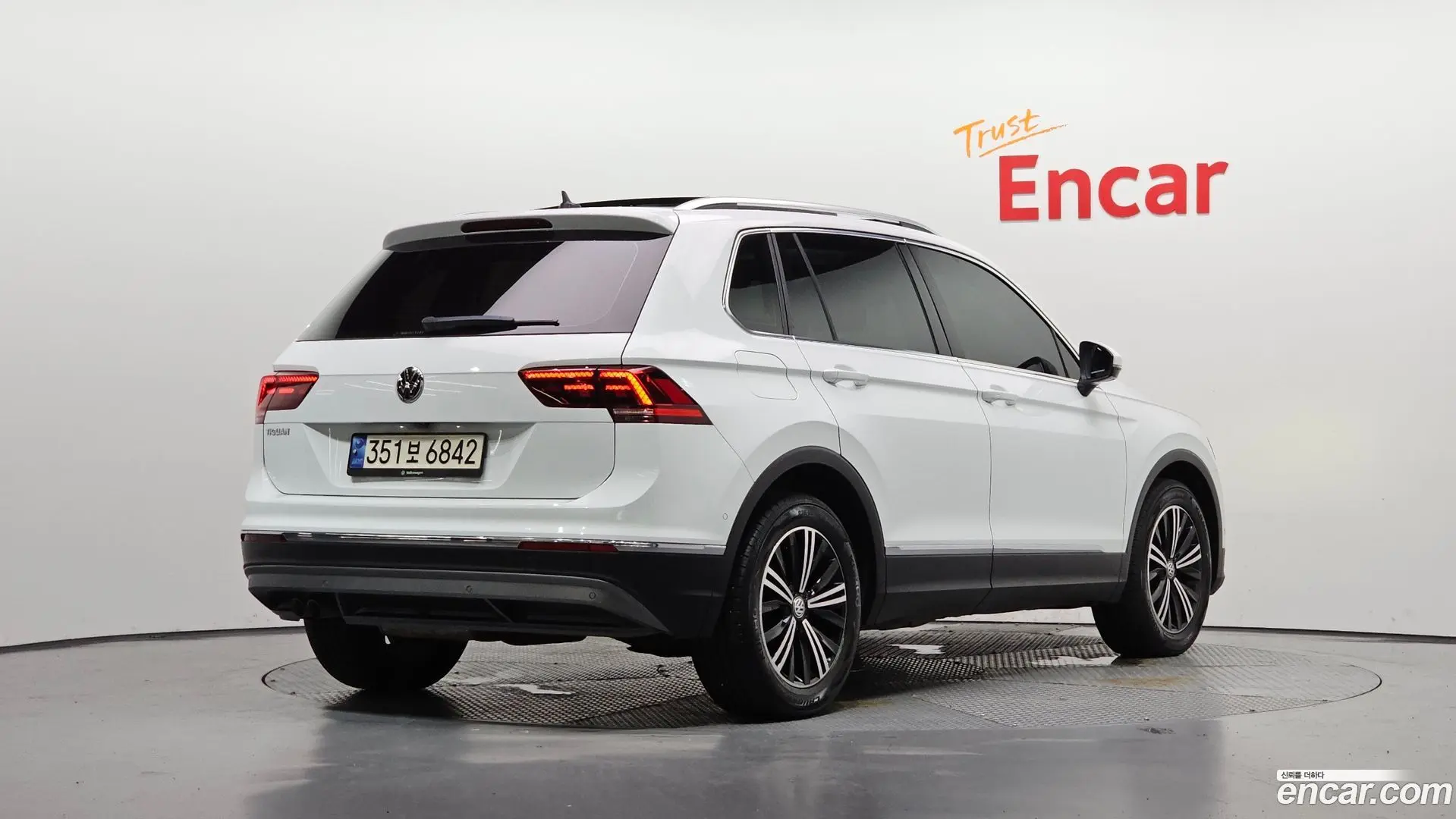 Main__Slider__Photo:Tiguan Volkswagen 2020.6-1