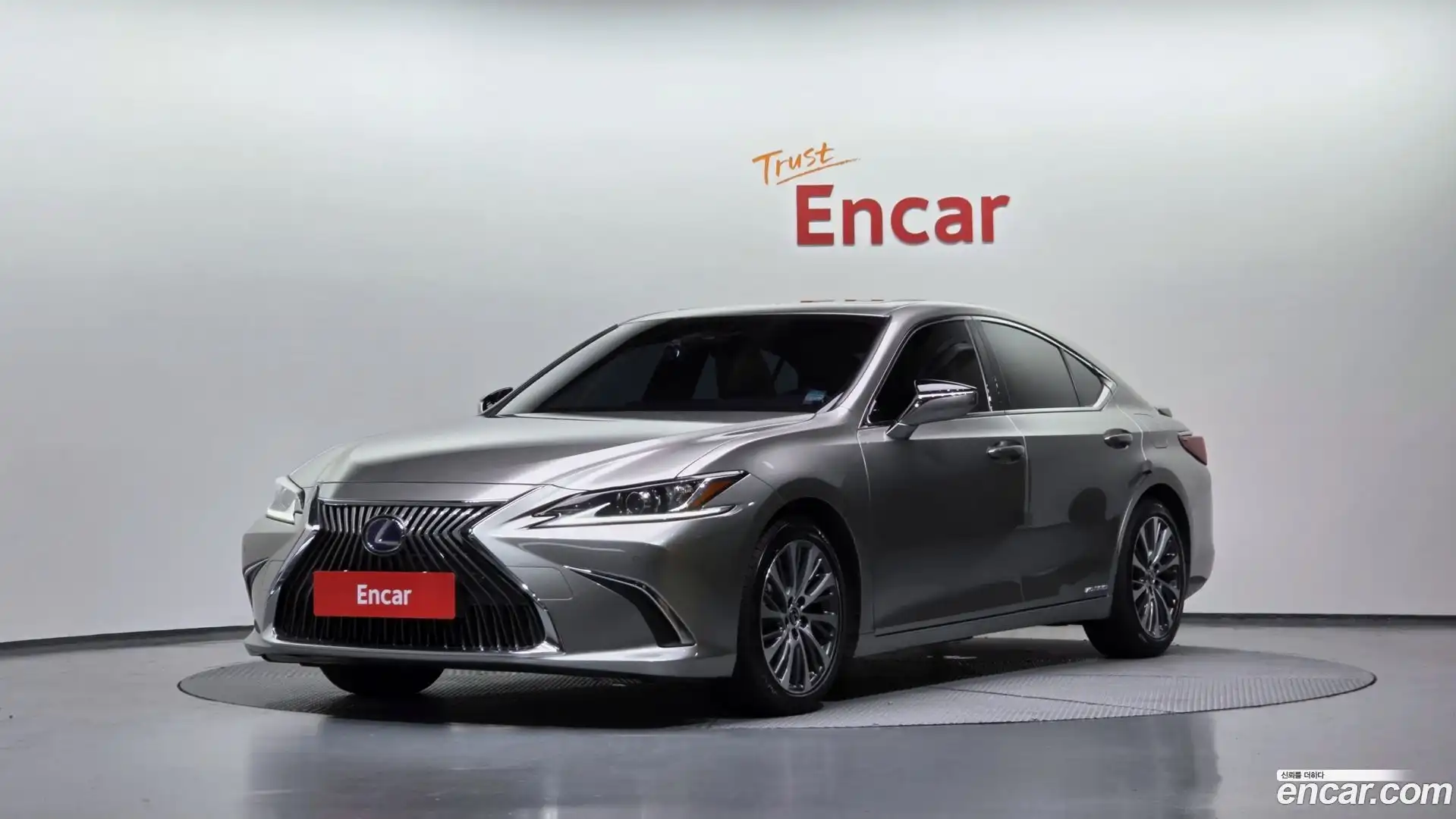 ES Lexus 2018.10-OUTER-001