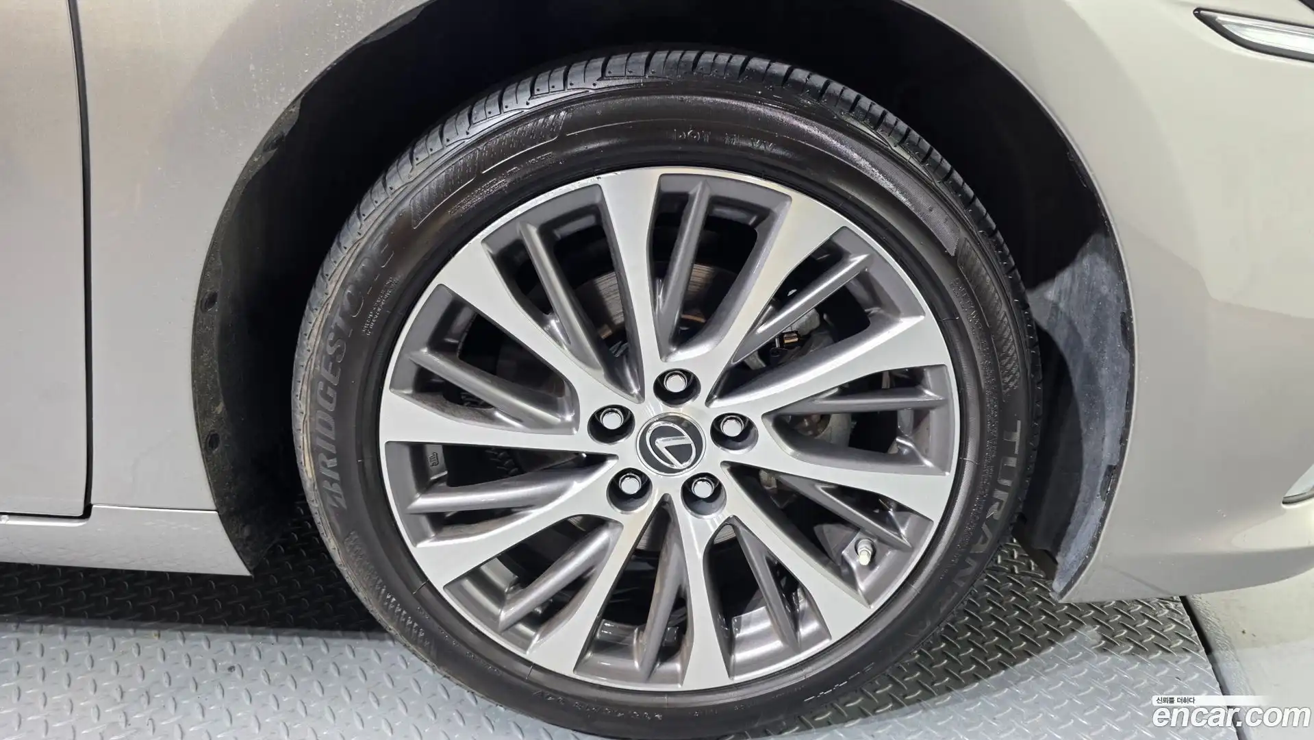 ES Lexus 2018.10-OUTER-005