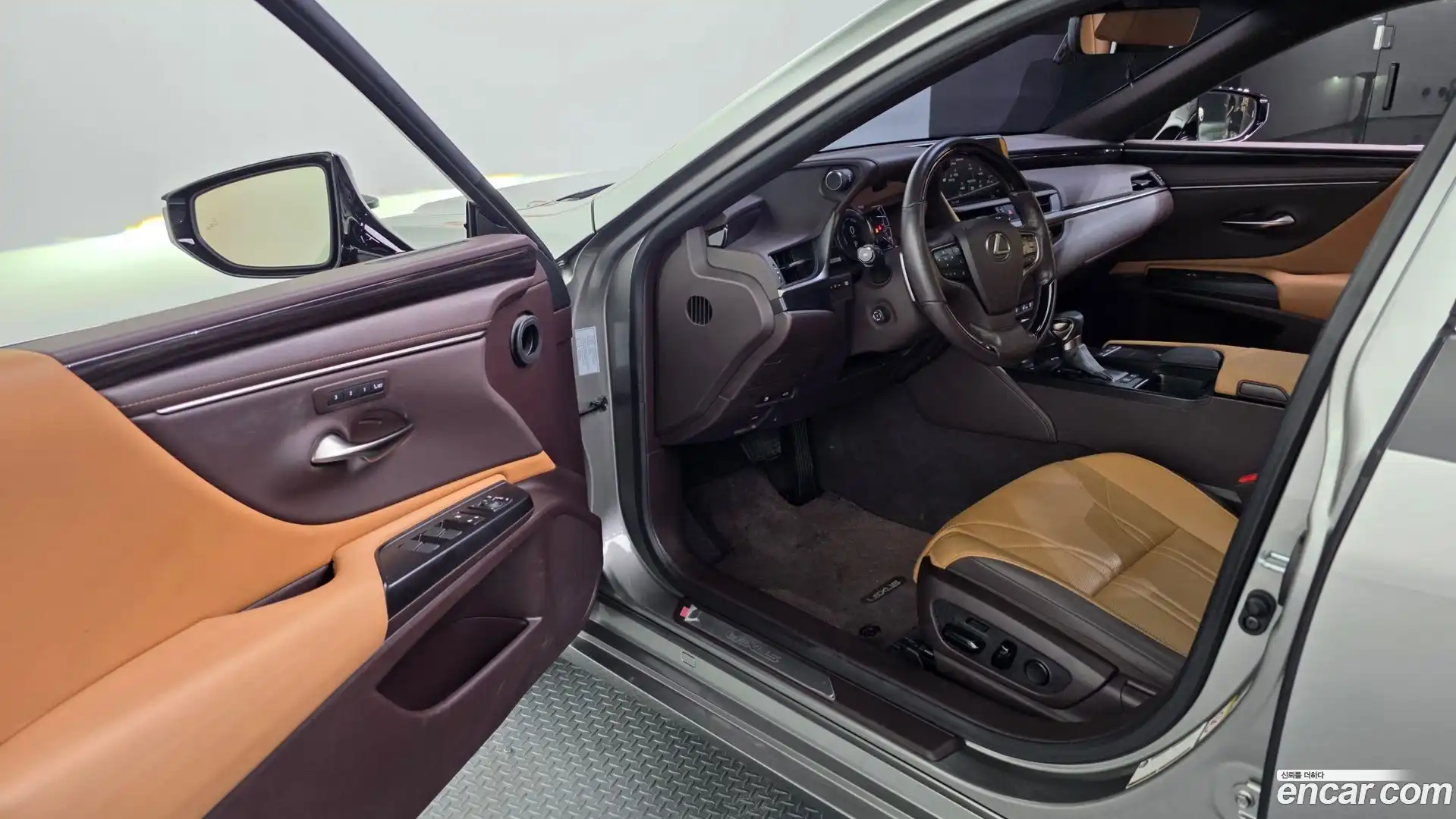 ES Lexus 2018.10-INNER-010