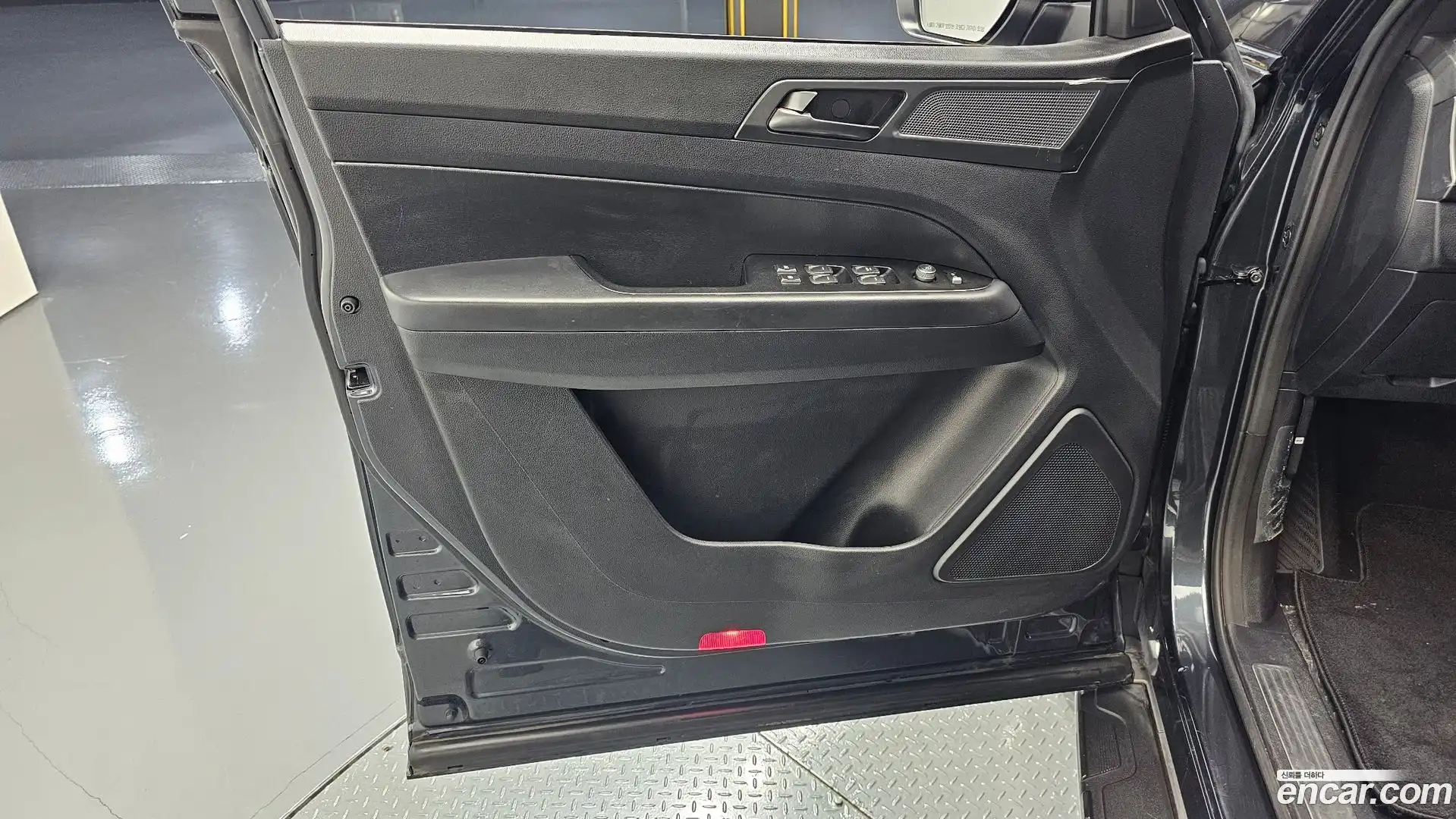 Rexton KG Mobility 2021.11-INNER-034