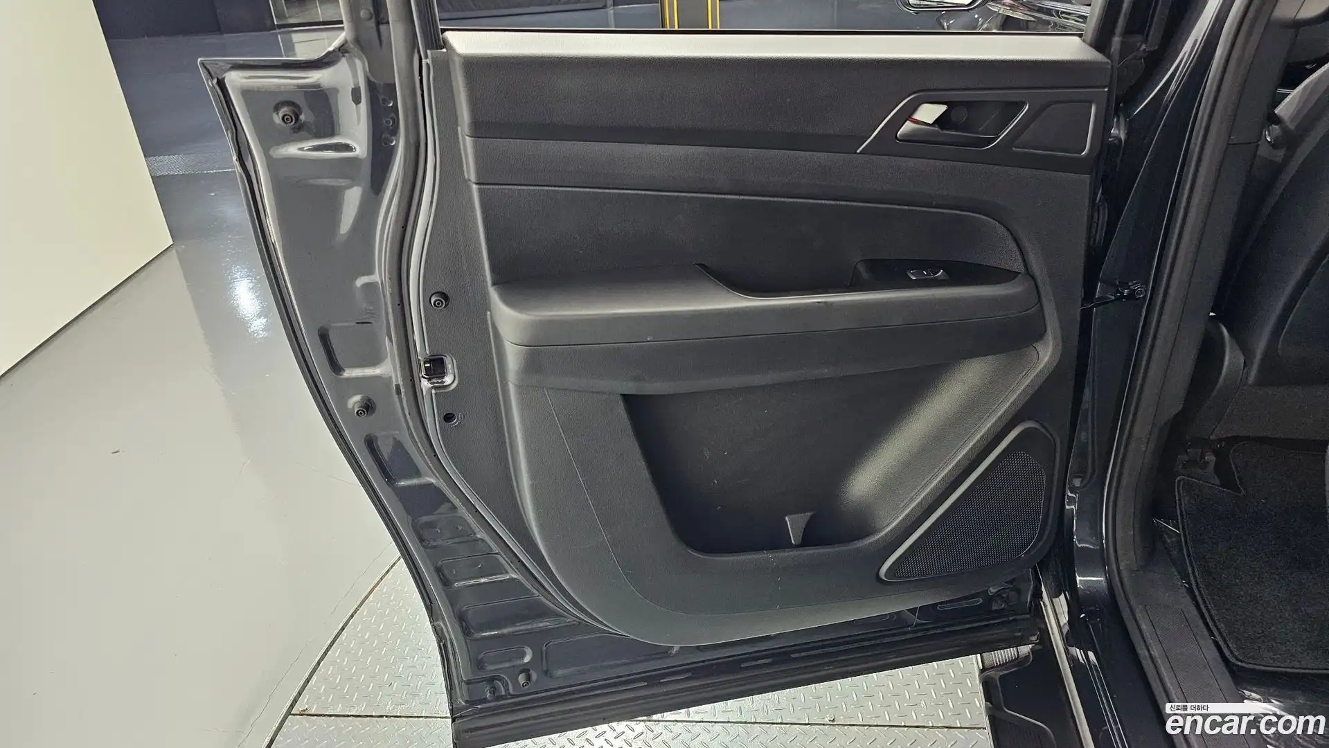 Rexton KG Mobility 2021.11-INNER-035
