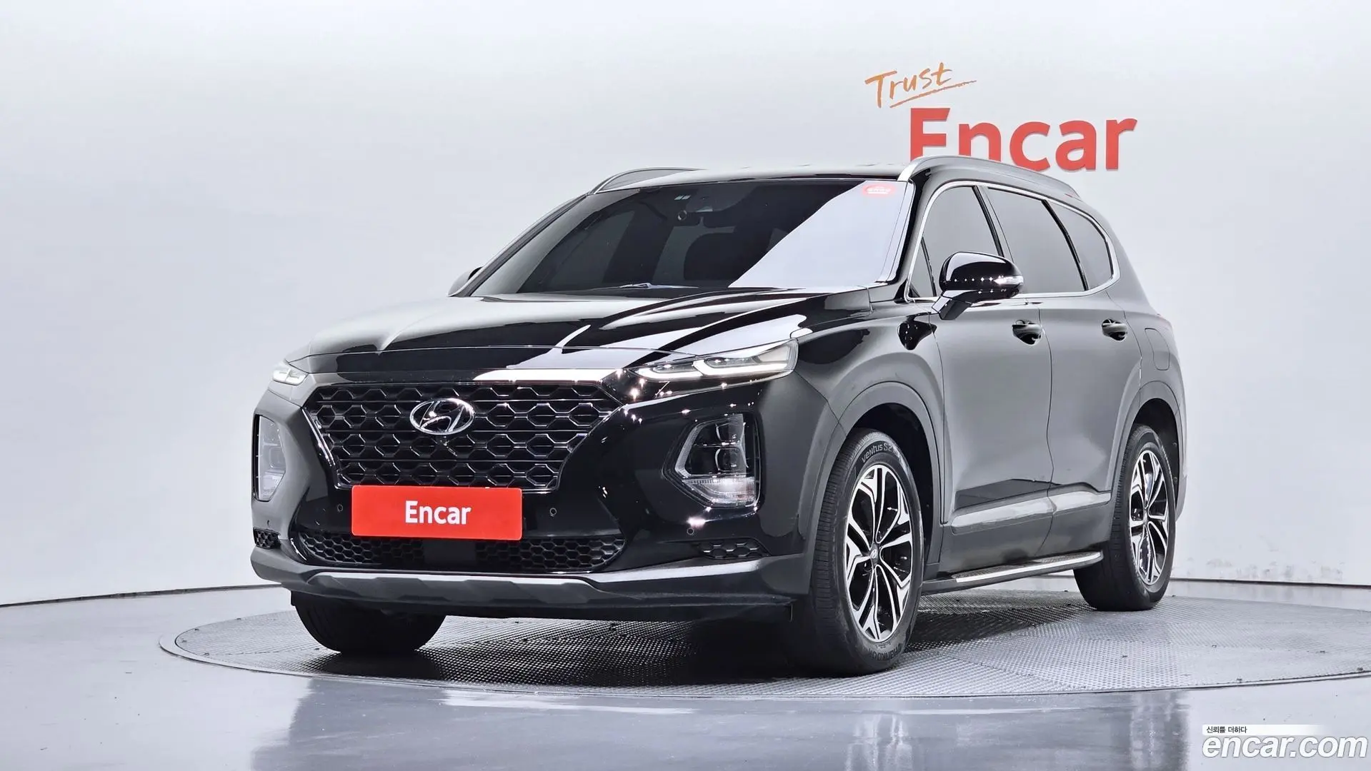 Main__Slider__Photo:Santafe Hyundai 2018.4-0