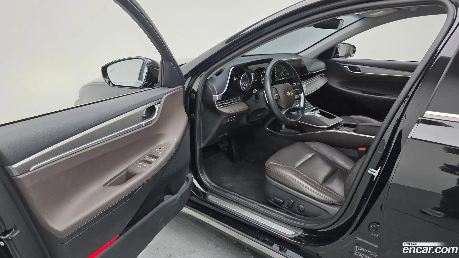 Grandeur Hyundai 2022.1-INNER-010