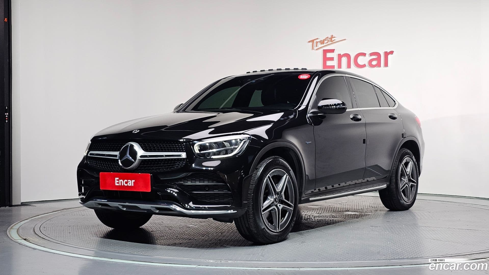 Main__Slider__Photo:GLC-Class Mercedes-Benz 2021.4-0