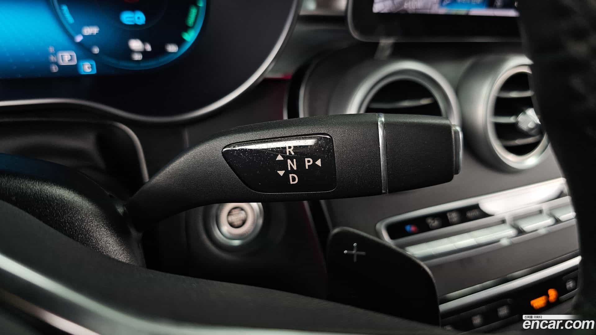 GLC-Class Mercedes-Benz 2021.4-INNER-009