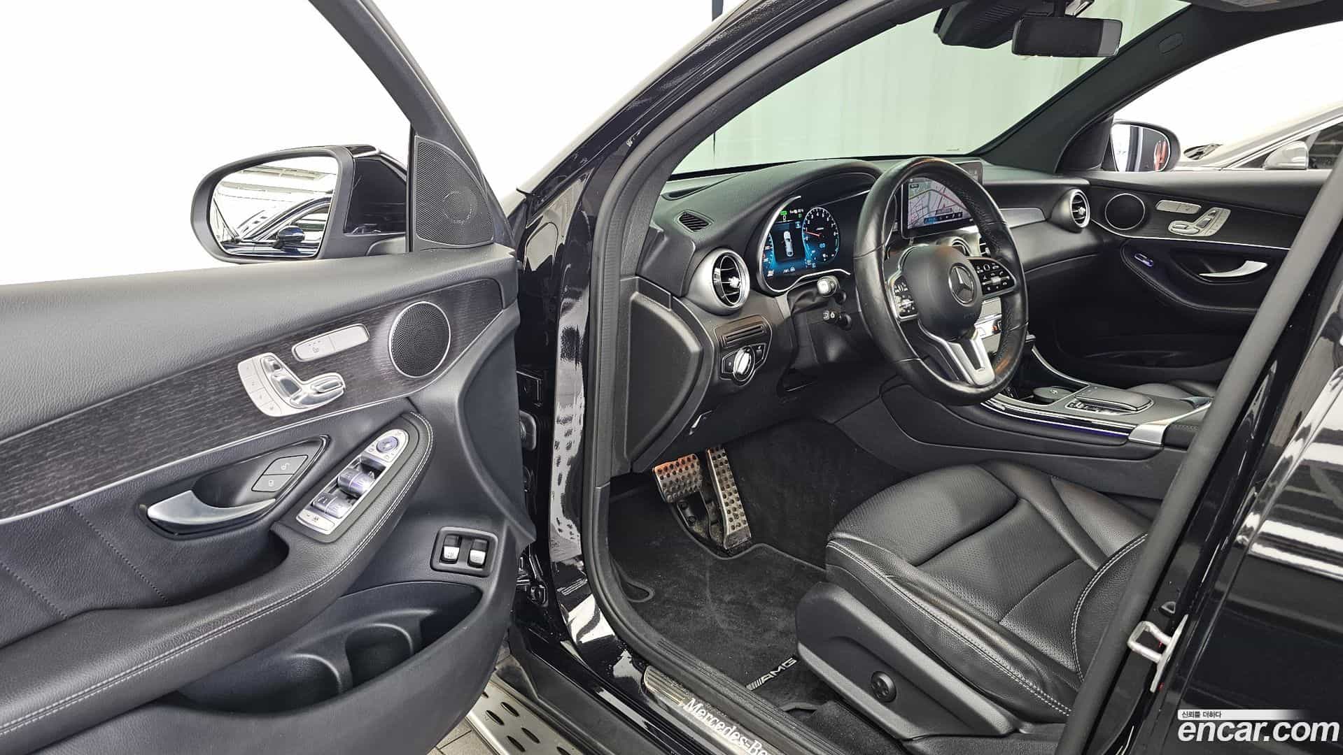 GLC-Class Mercedes-Benz 2021.4-INNER-010