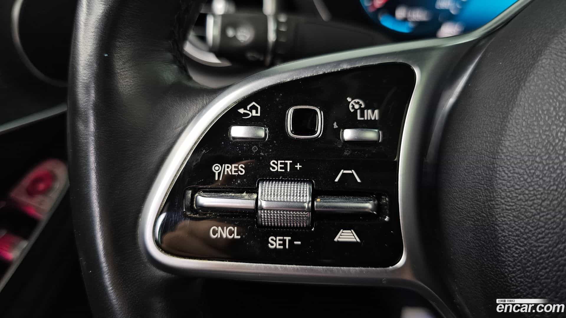 GLC-Class Mercedes-Benz 2021.4-OPTION-022