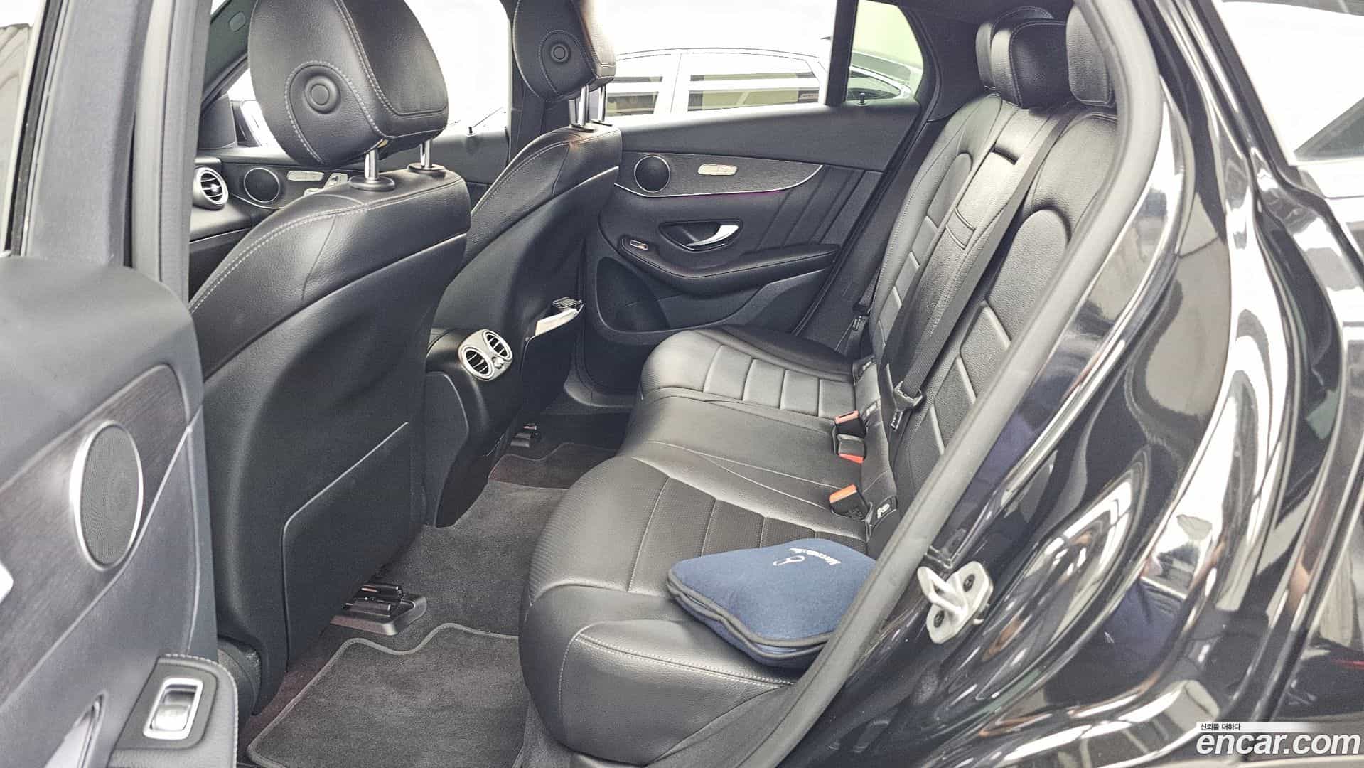GLC-Class Mercedes-Benz 2021.4-INNER-036