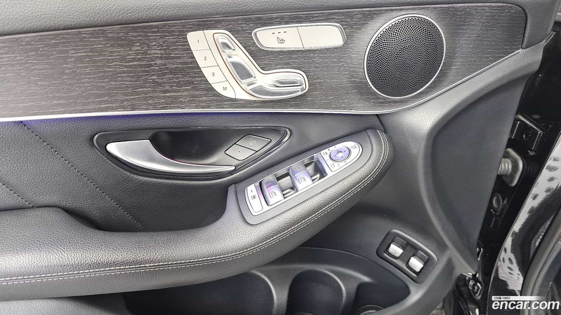 GLC-Class Mercedes-Benz 2021.4-OPTION-042