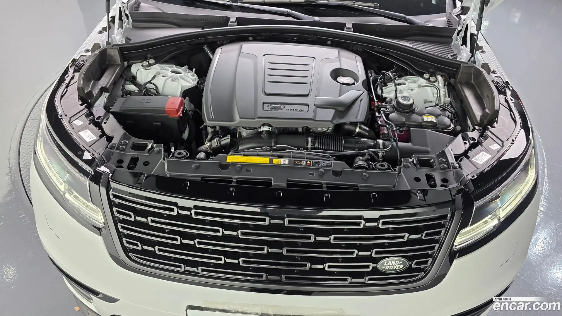 Range Rover Velar Land Rover 2026.5-OUTER-006